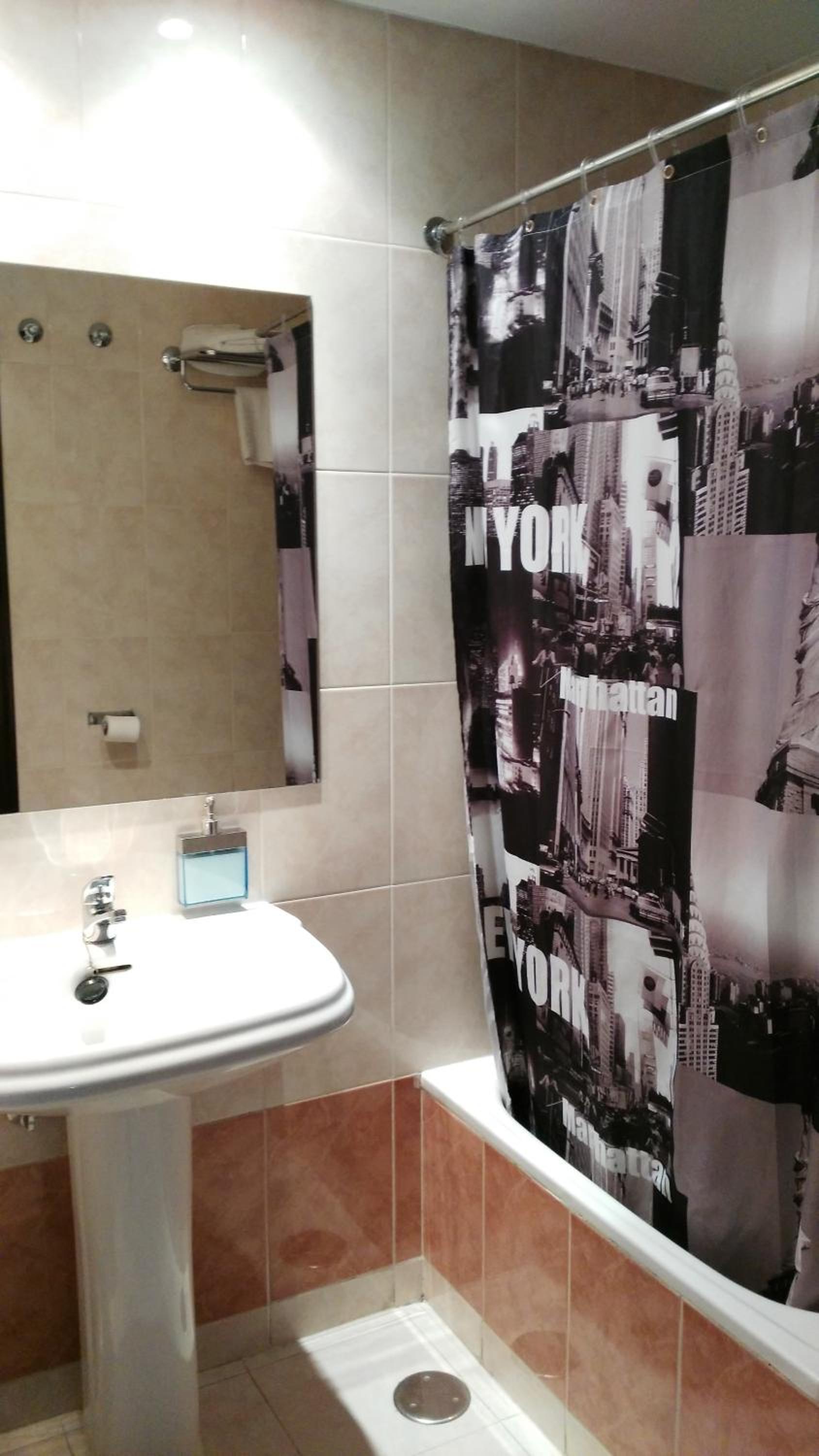 Double or Twin Room - Photo 9