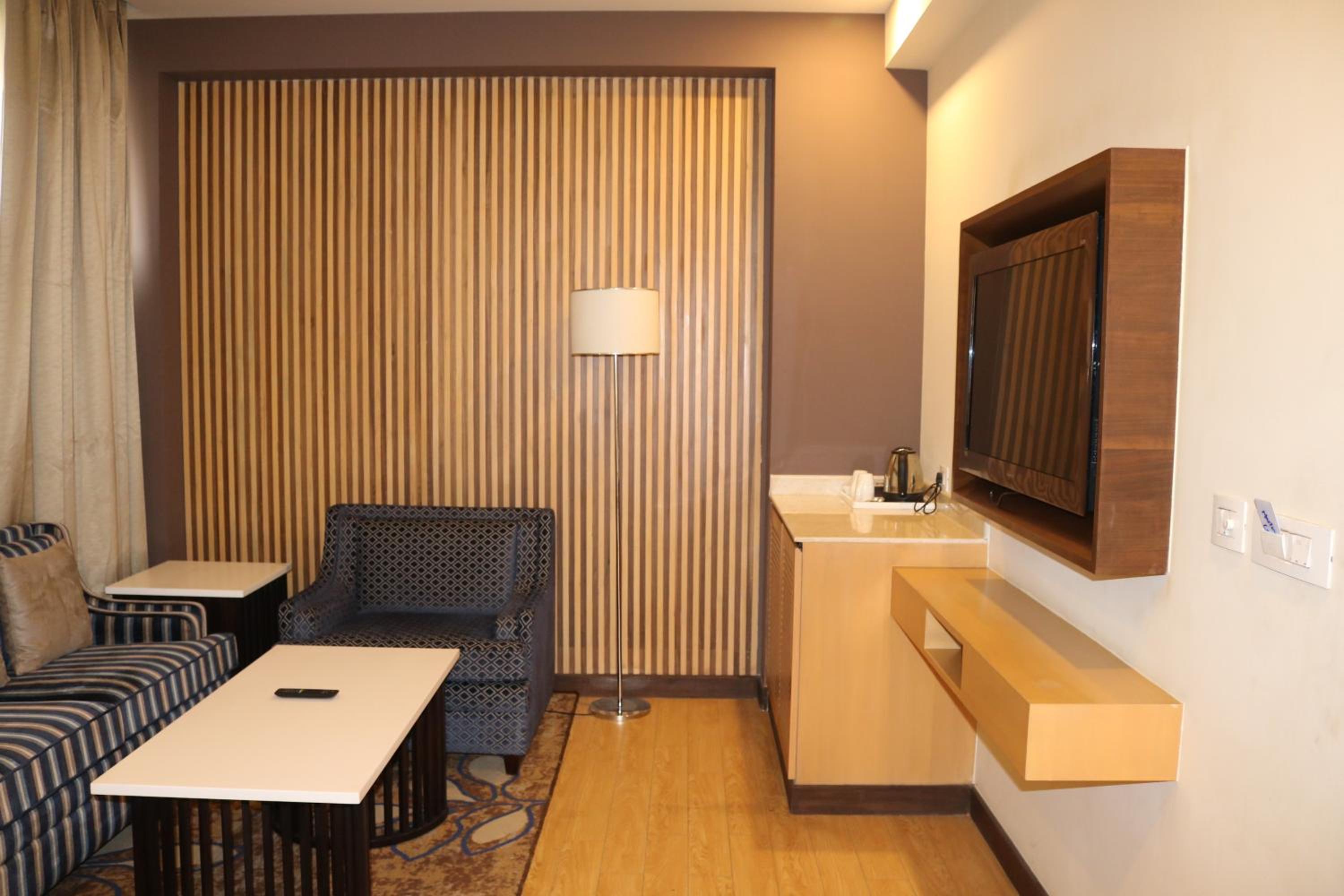 Junior Suite with 15% discount on food & Soft Beverages - Photo 8