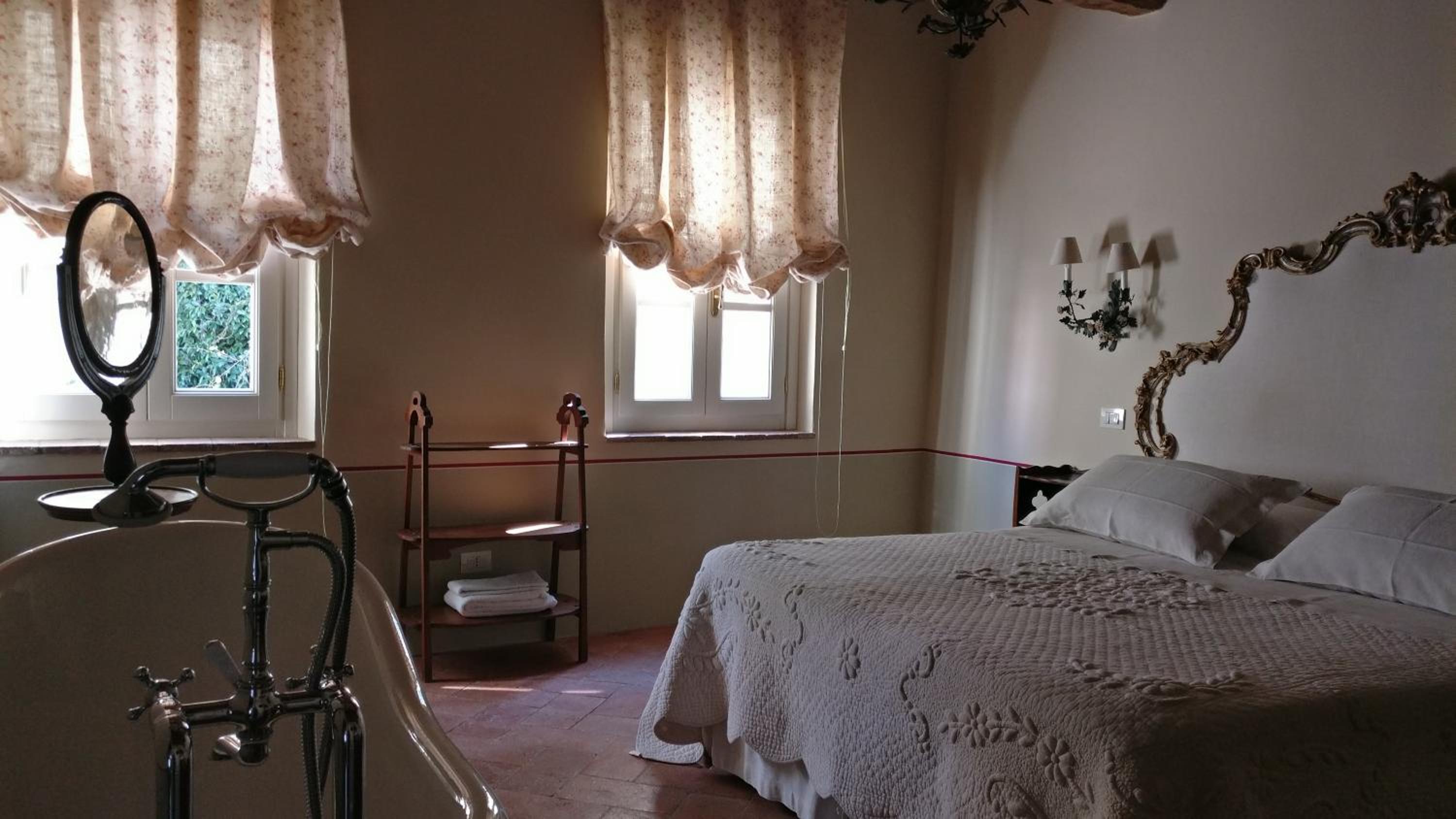 Suite - Photo 3