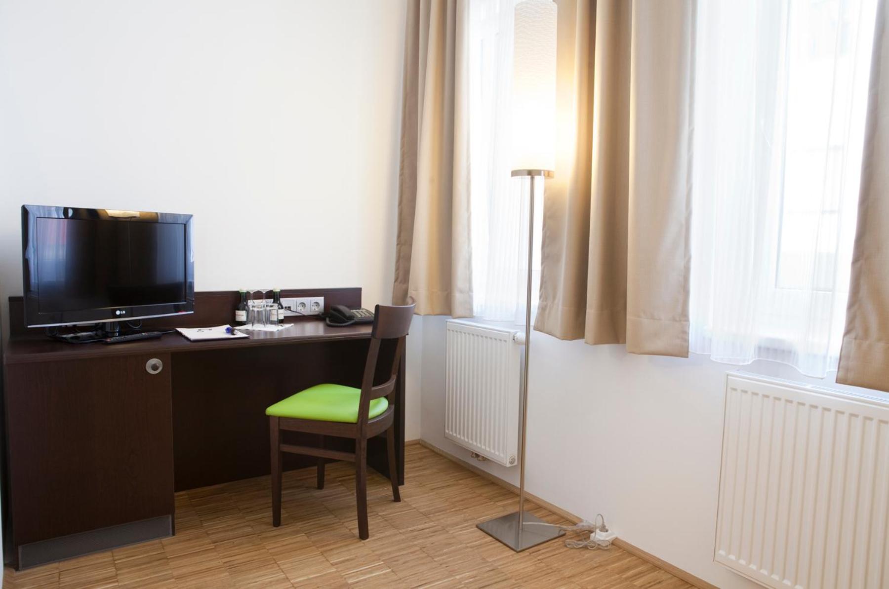 Standard Double Room - Photo 2