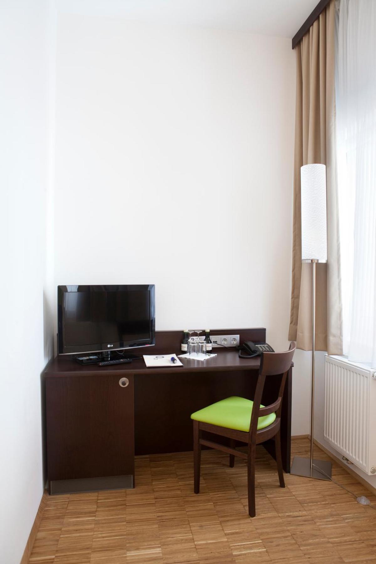 Standard Double Room - Photo 4