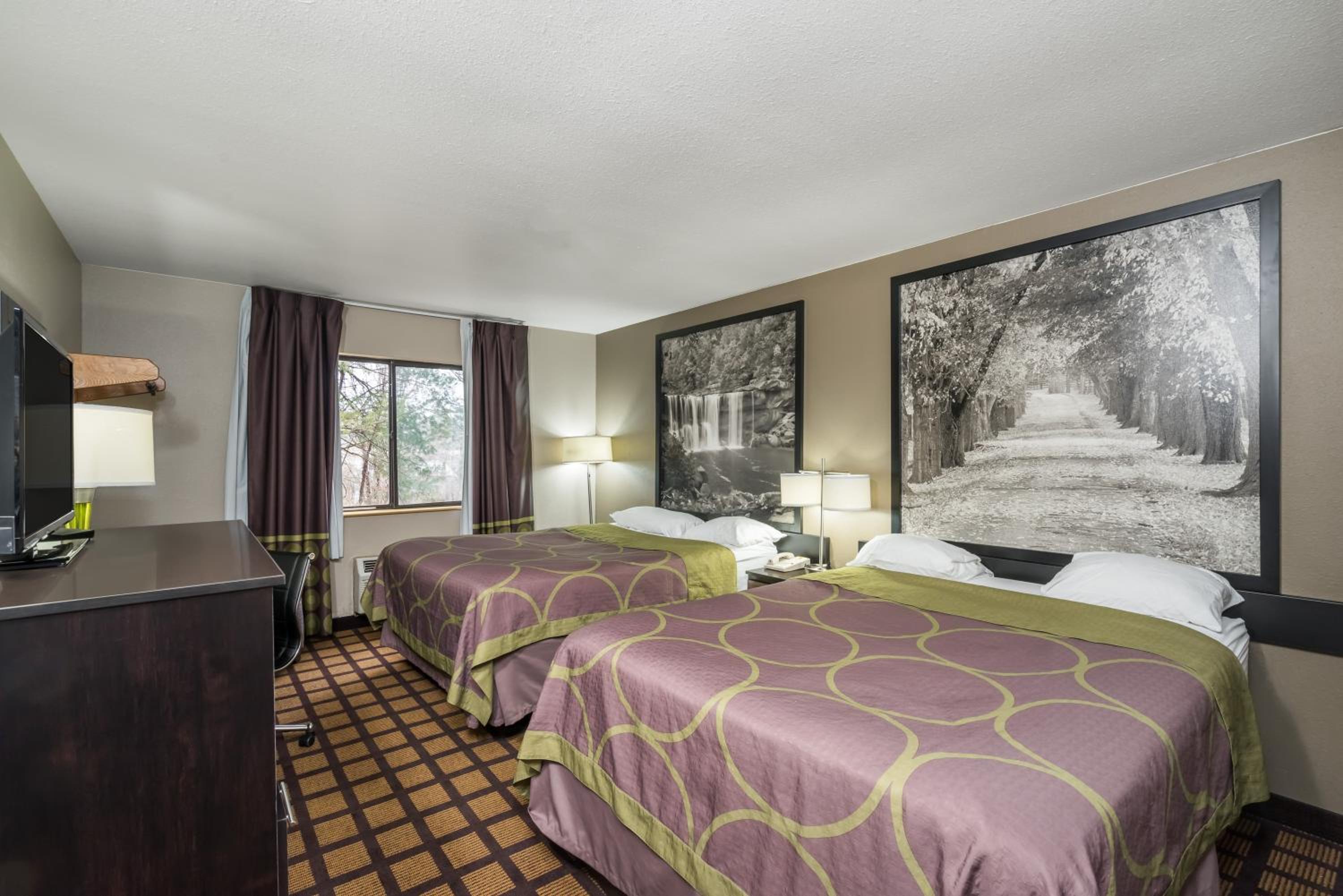 Queen Room with Two Queen Beds - Non-Smoking - Photo 1