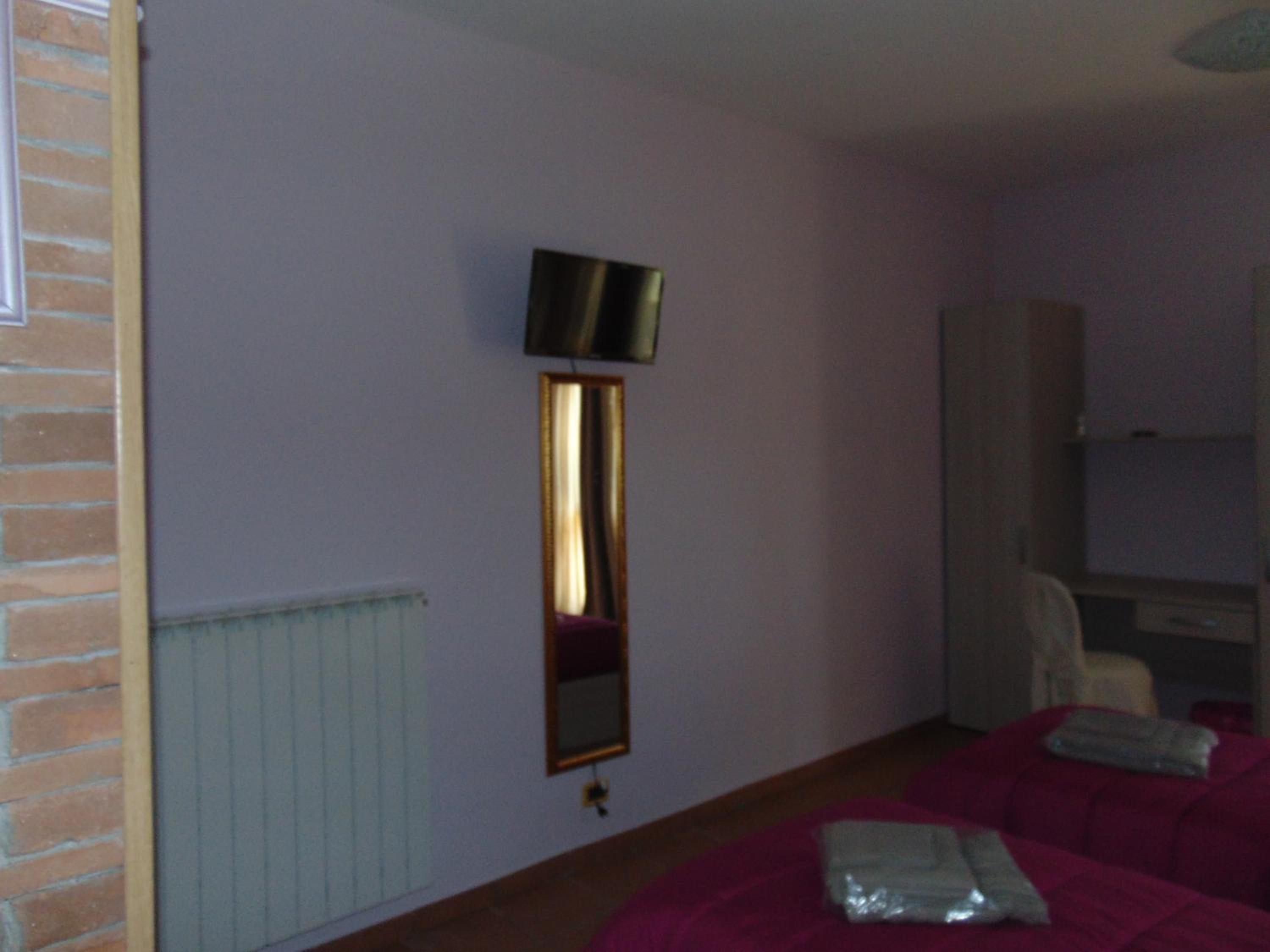Double or Twin Room with Bathroom - Photo 4
