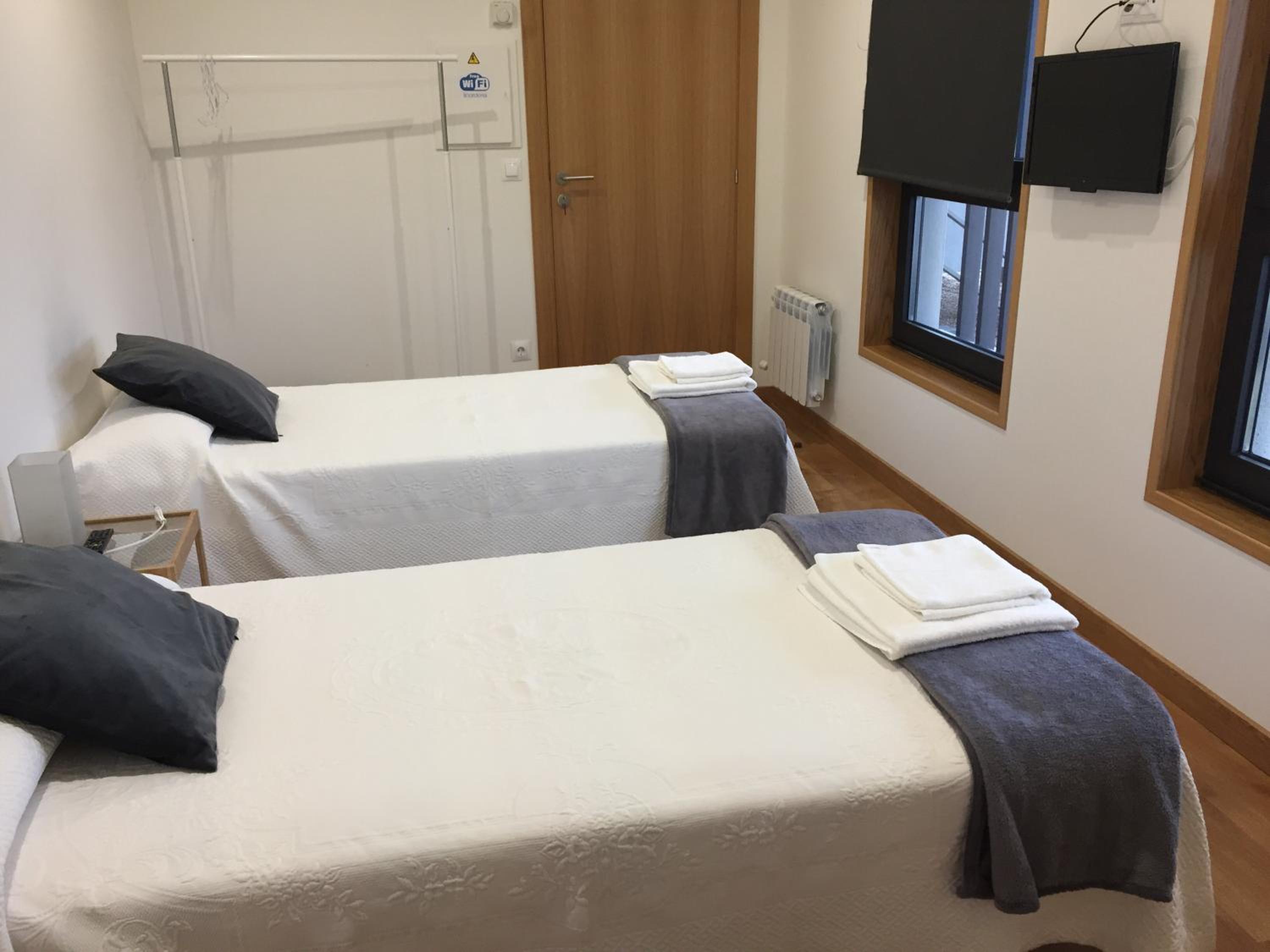 Double Room with Private Bathroom - Photo 2