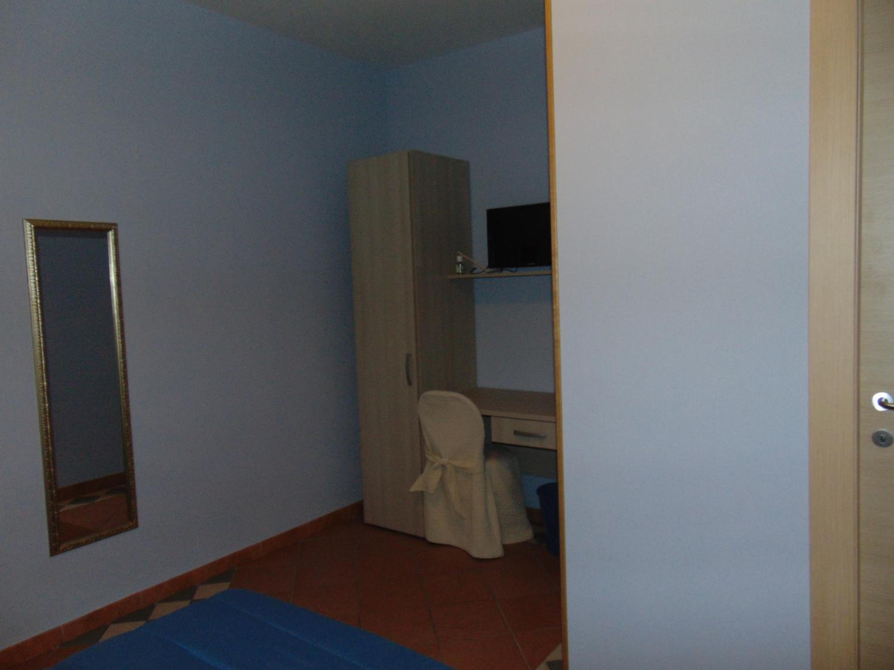 Single Room with Bath photo 2