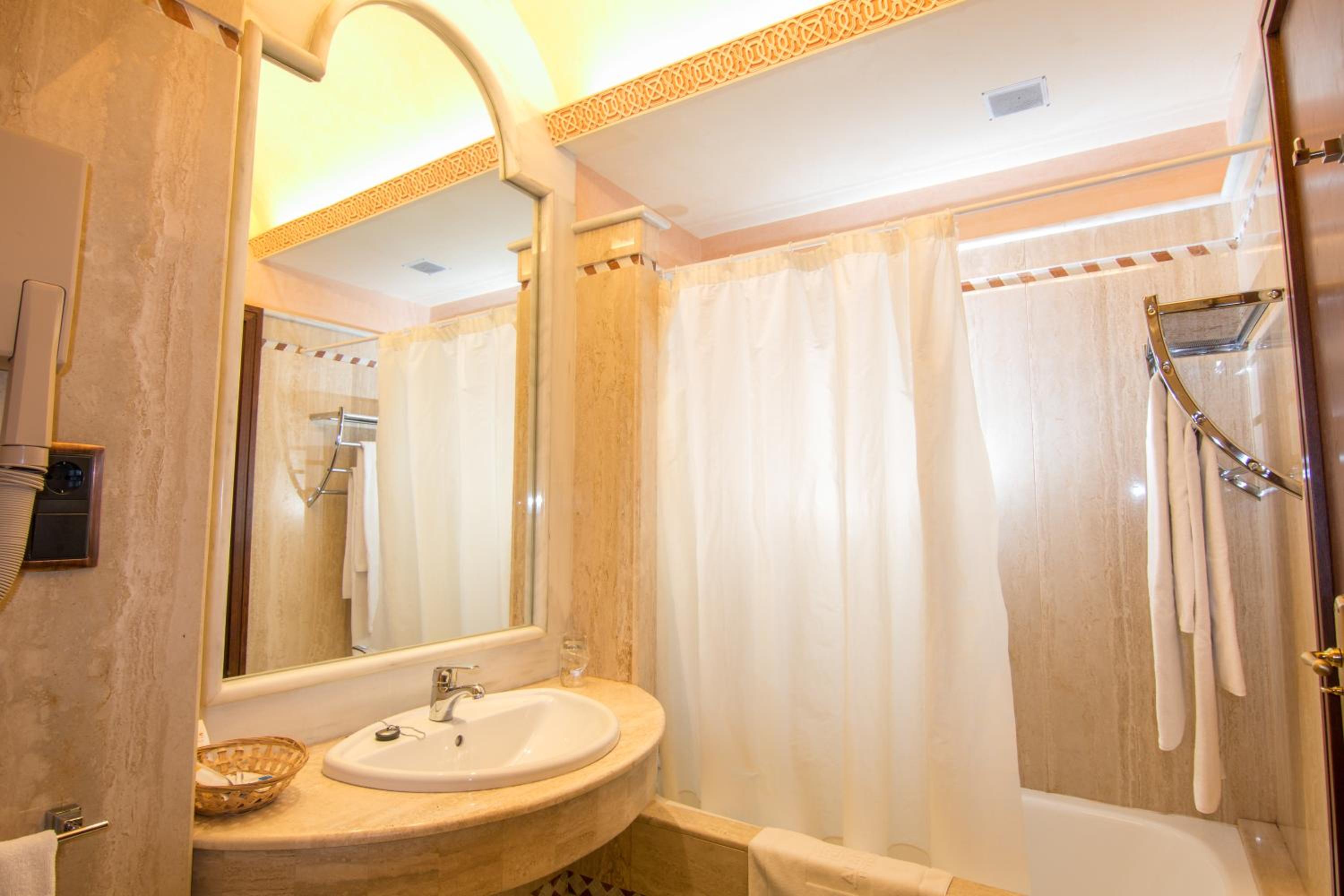 Twin Room Single Use photo 2