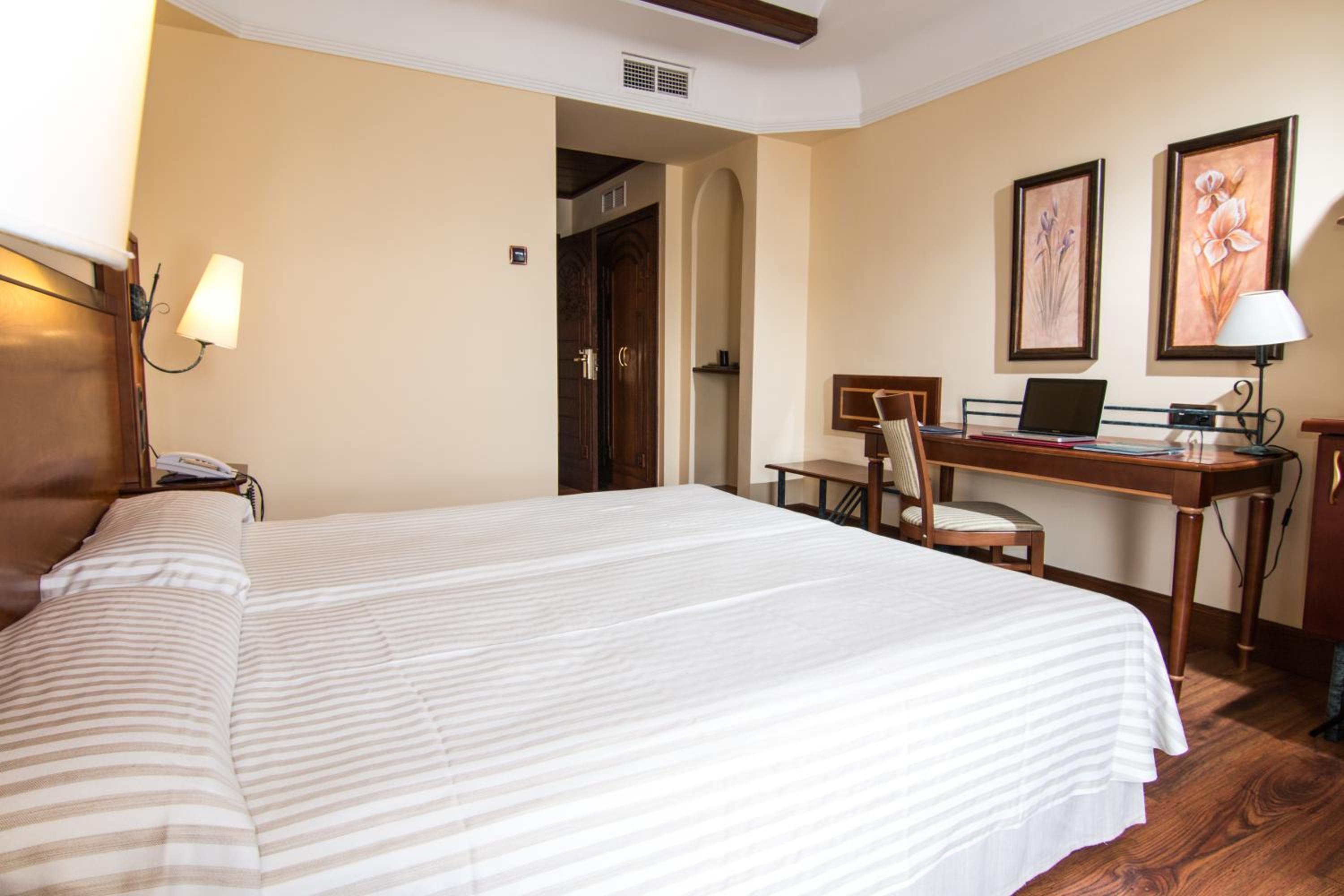 Double or Twin Room photo 3