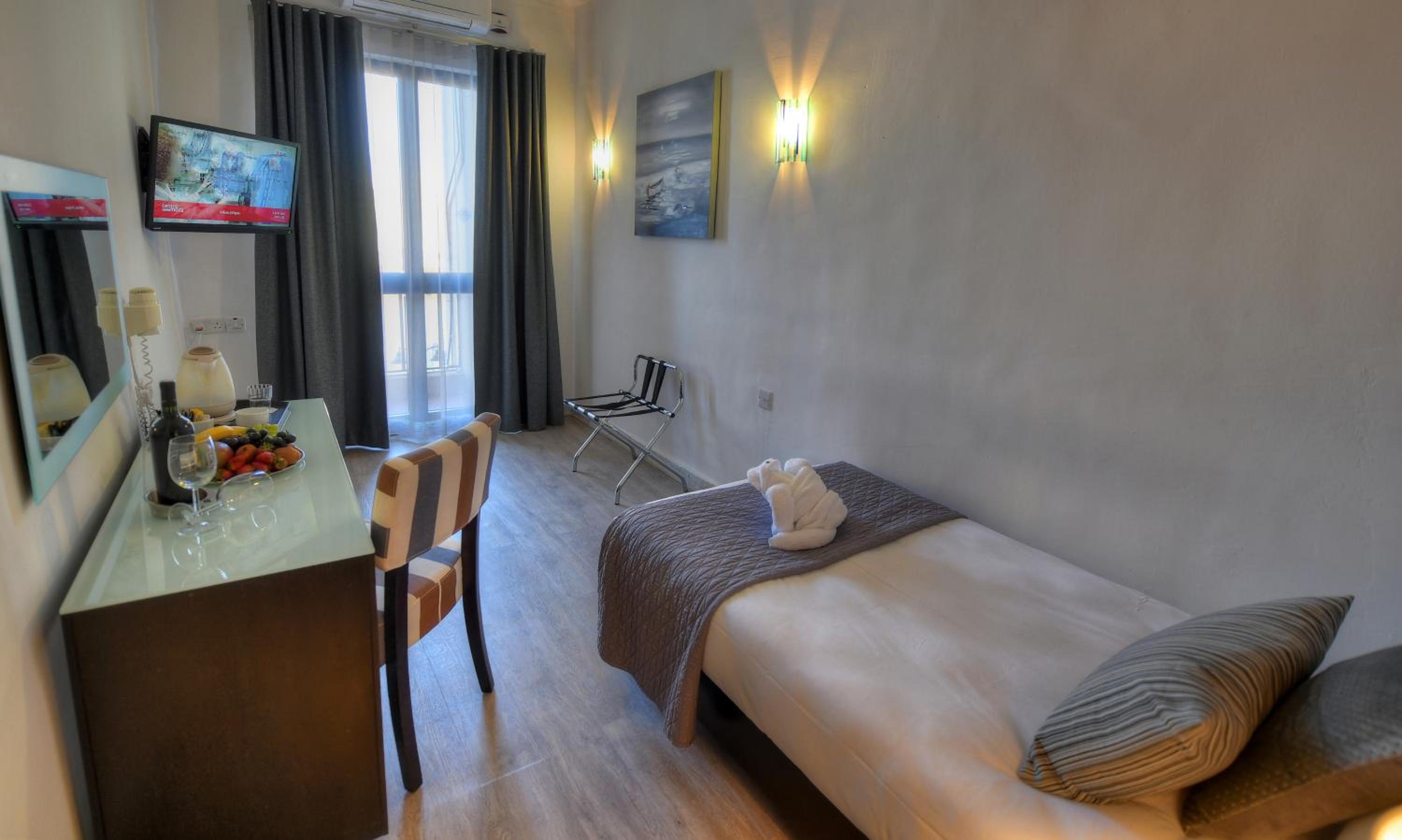 Single Room with Sea View and Balcony photo 2