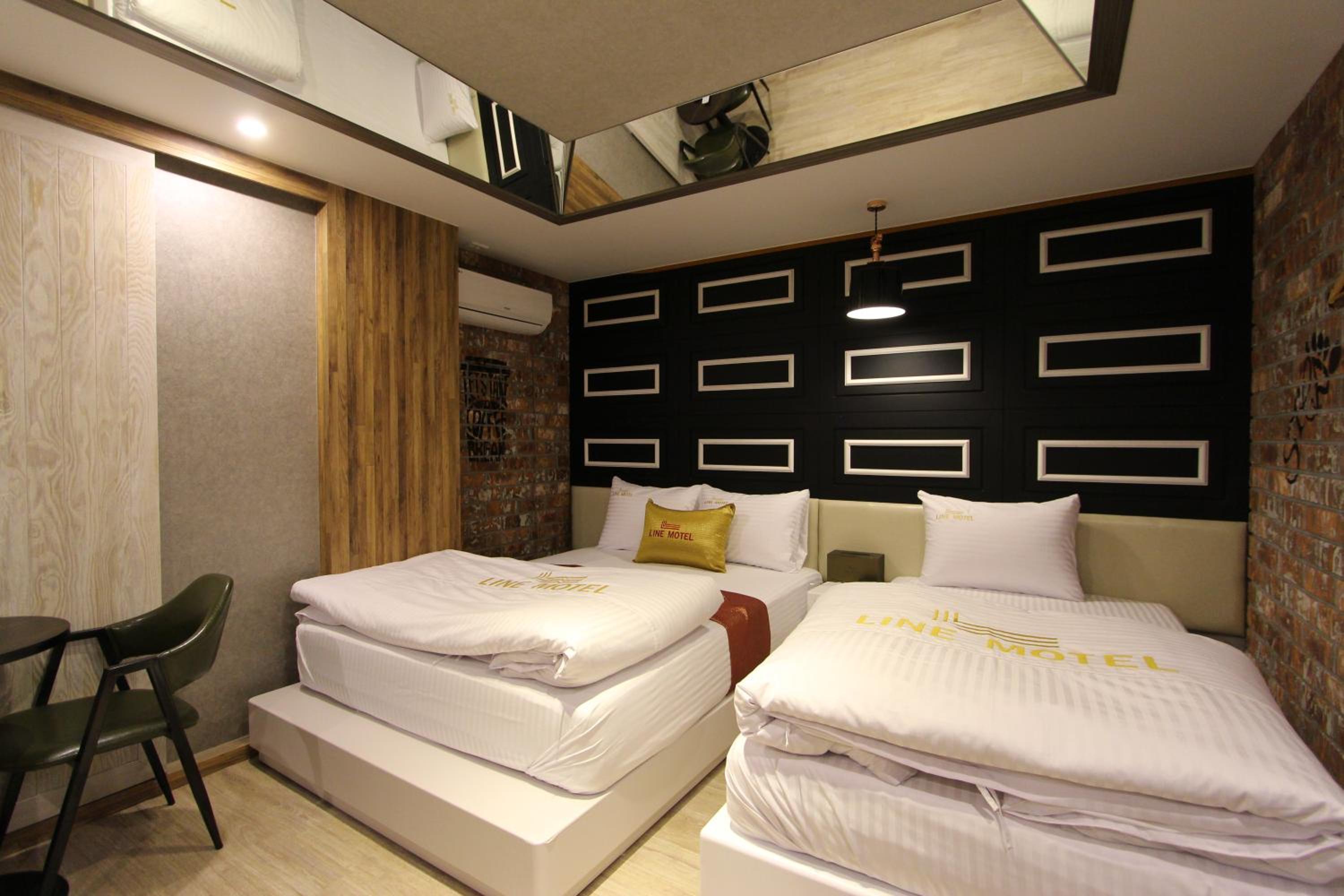 Queen Room photo 3