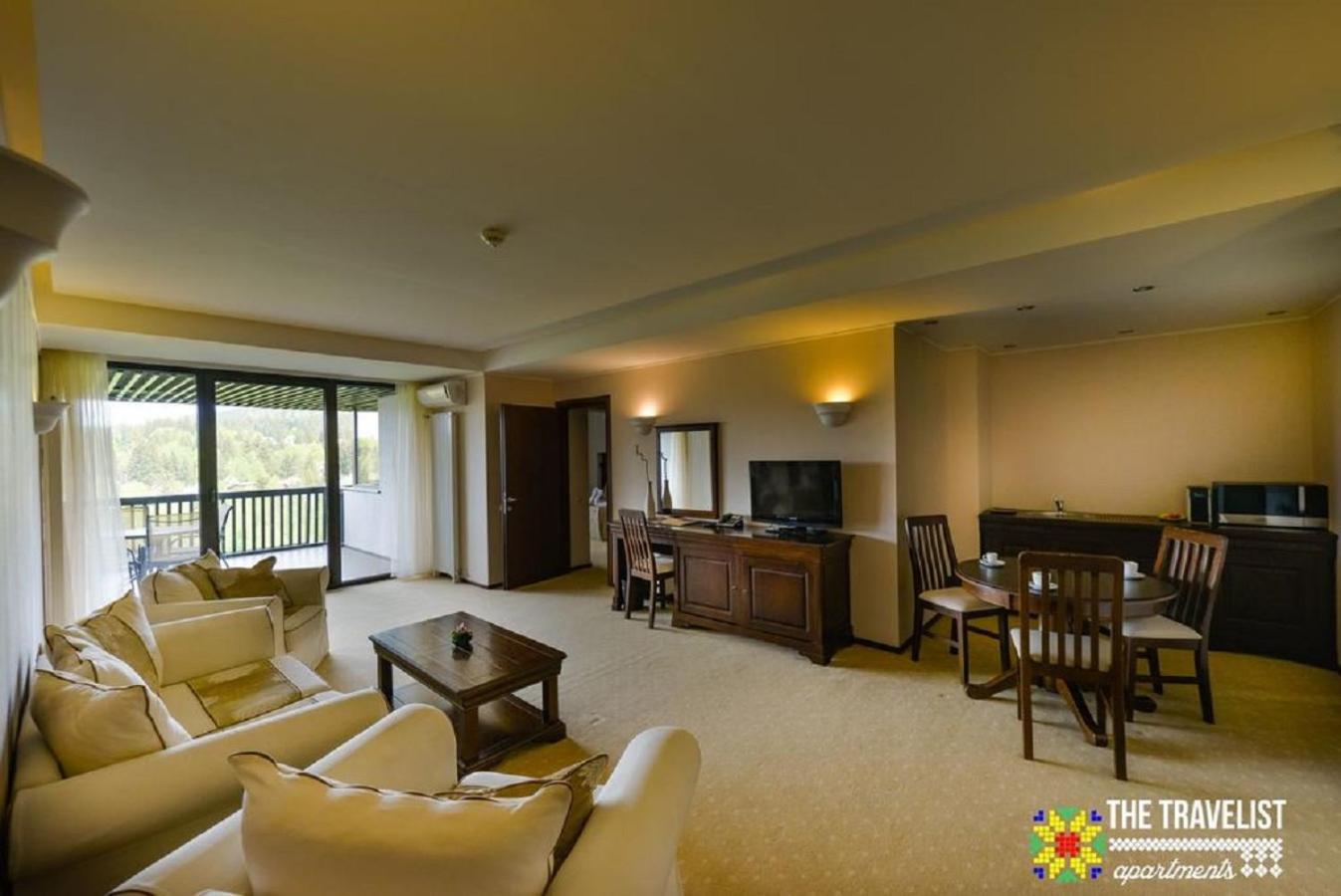 Apartment with Mountain View - Photo 4