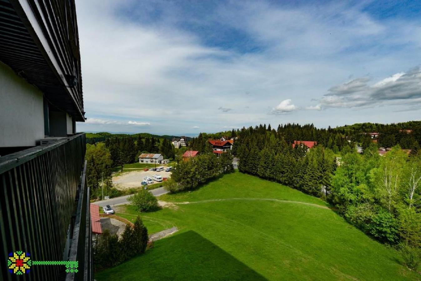 Apartment with Mountain View - Photo 2