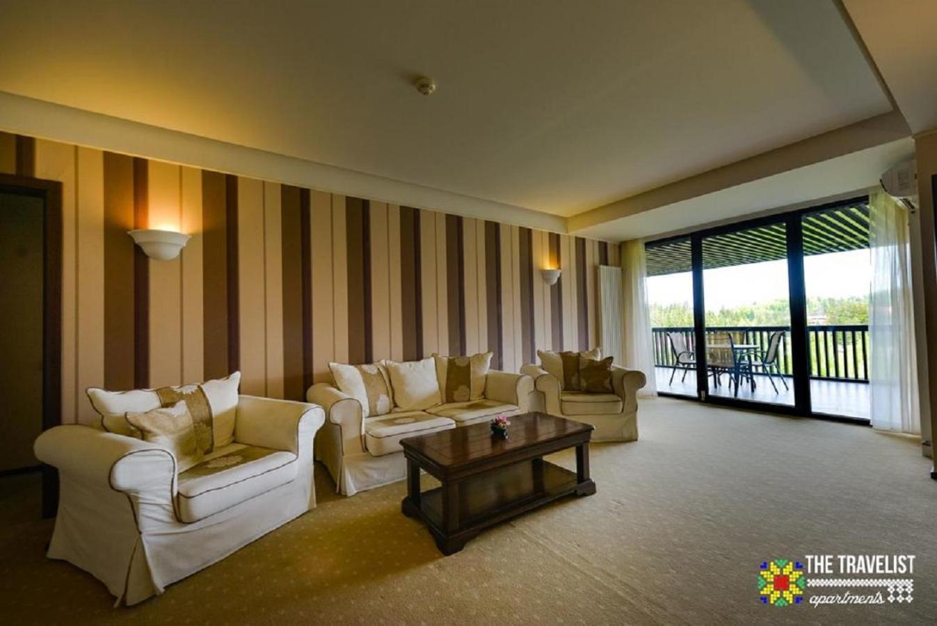 Apartment with Mountain View - Photo 8