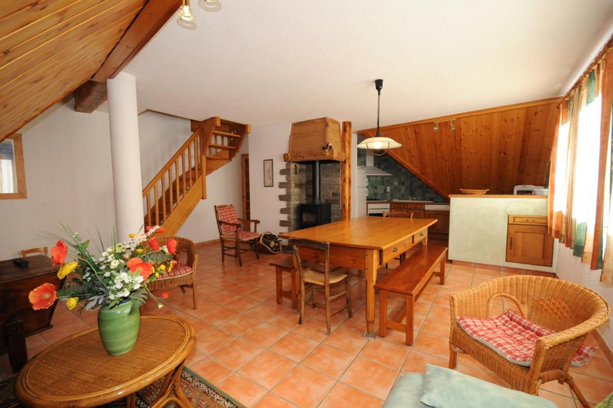 Three-Bedroom Apartment photo 2