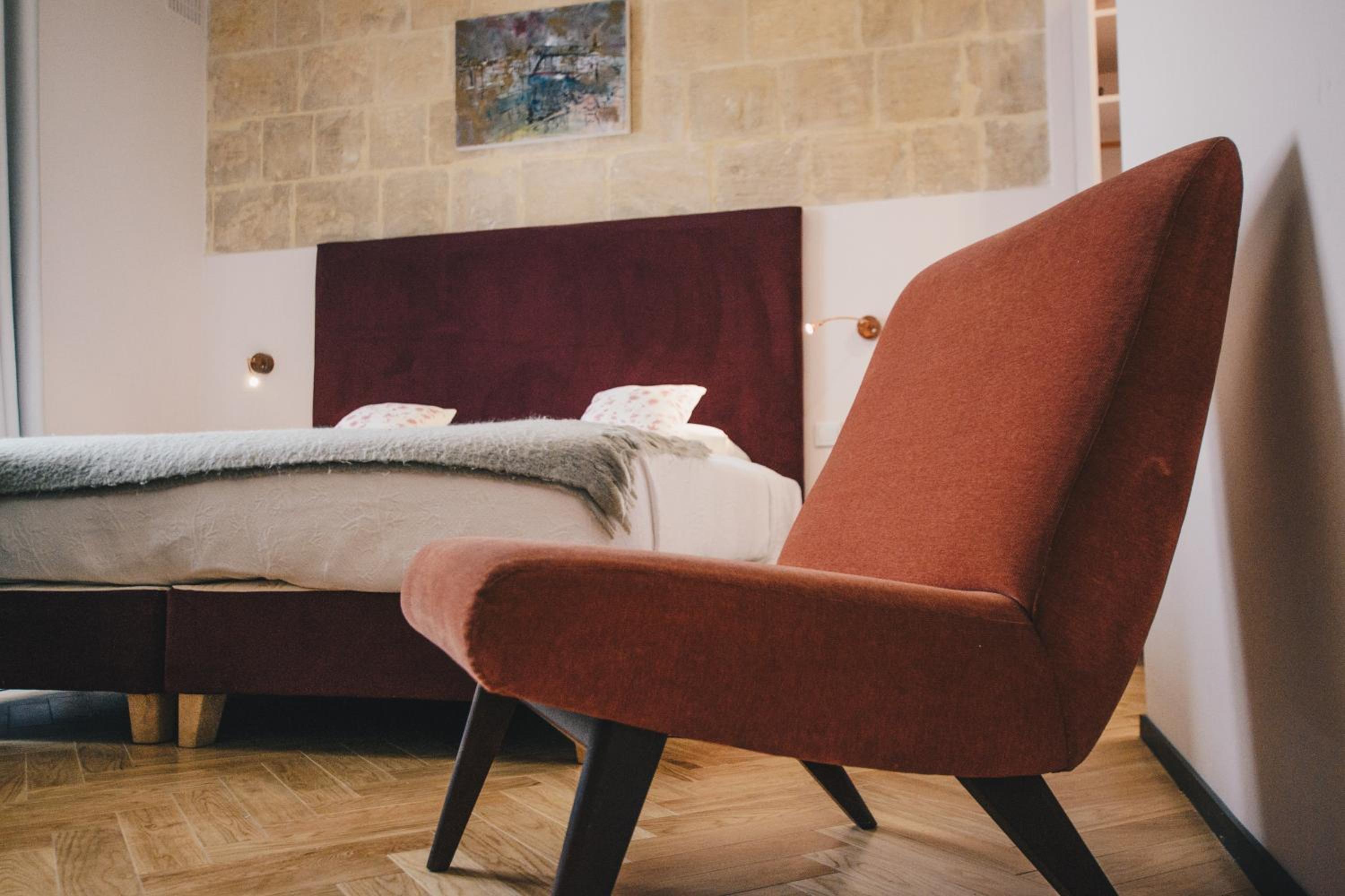 Studio Apartment - Photo 3