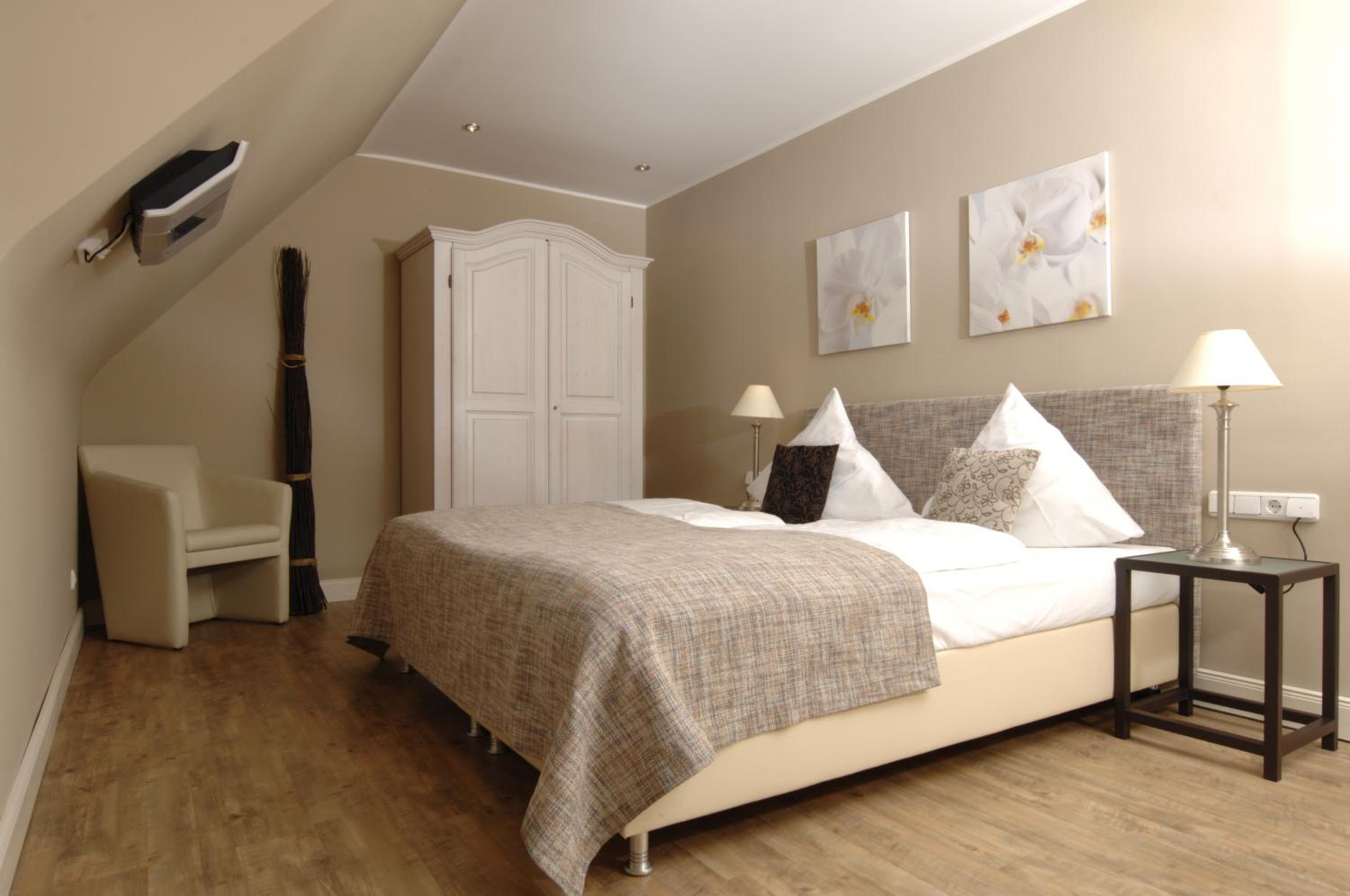 Double Room - Photo 9