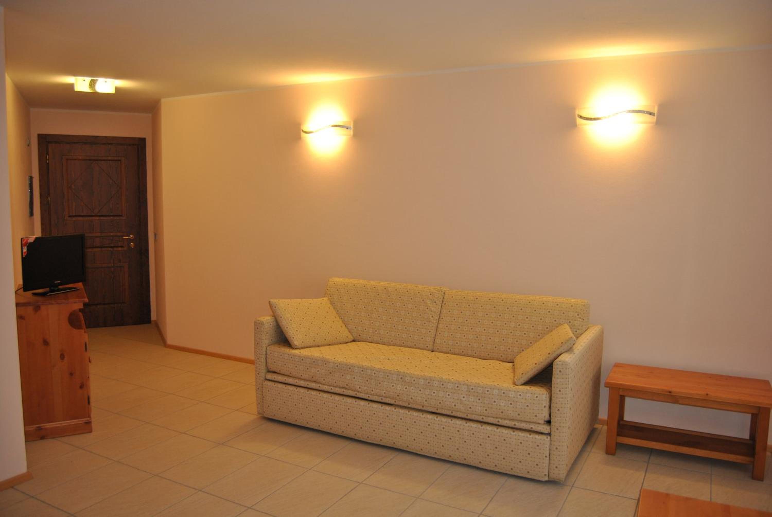 One-Bedroom Apartment with Balcony photo 2