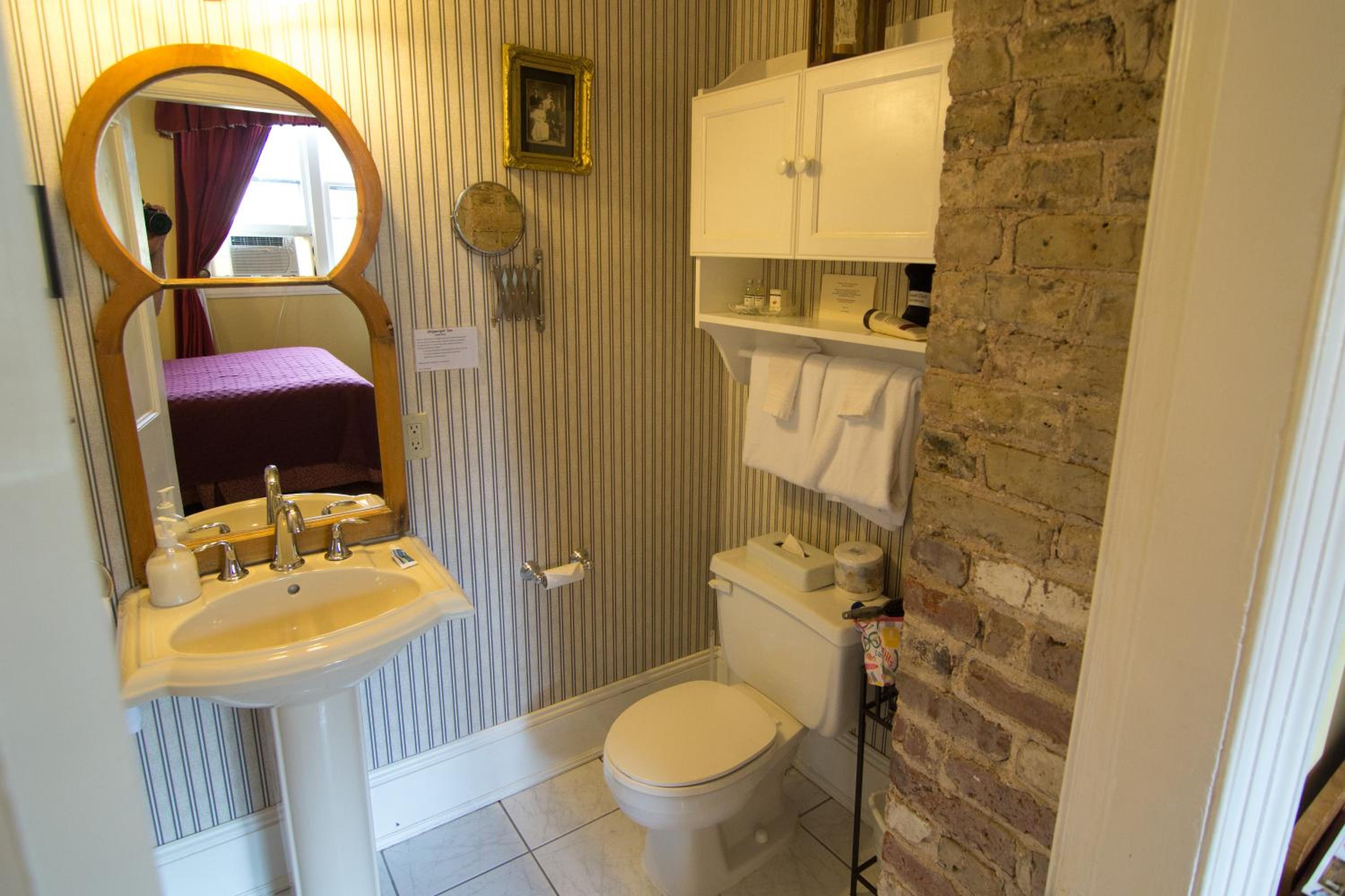 Queen Room - Second Floor photo 2