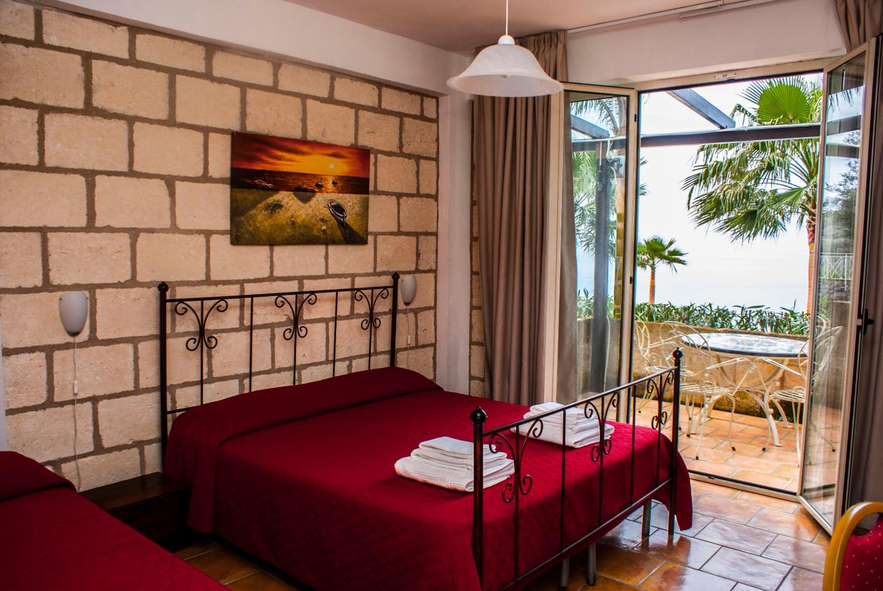 Superior Double Room with Sea View - Photo 4