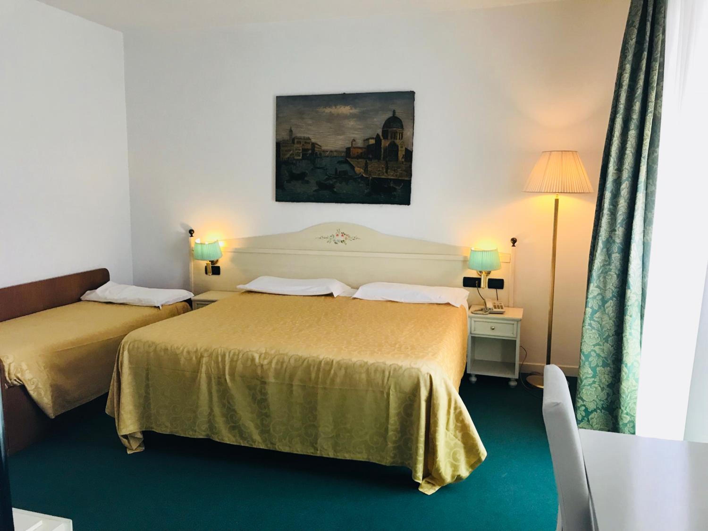 Classic Triple Room - Photo 2