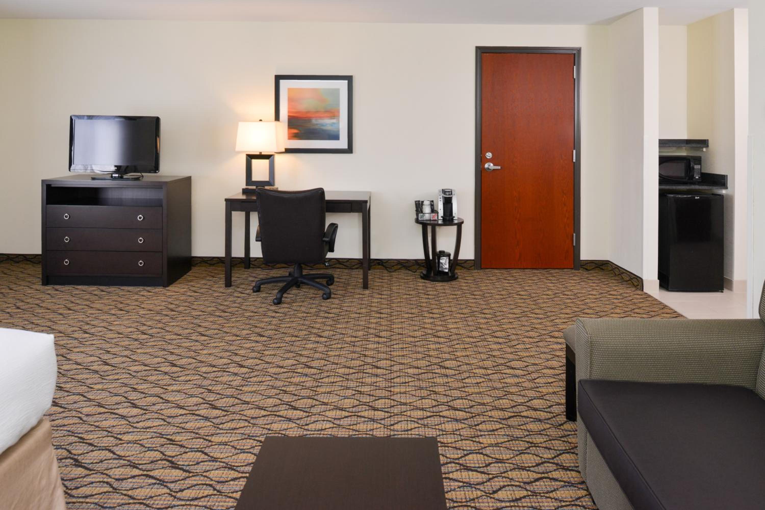 Standard King Room - Photo 5