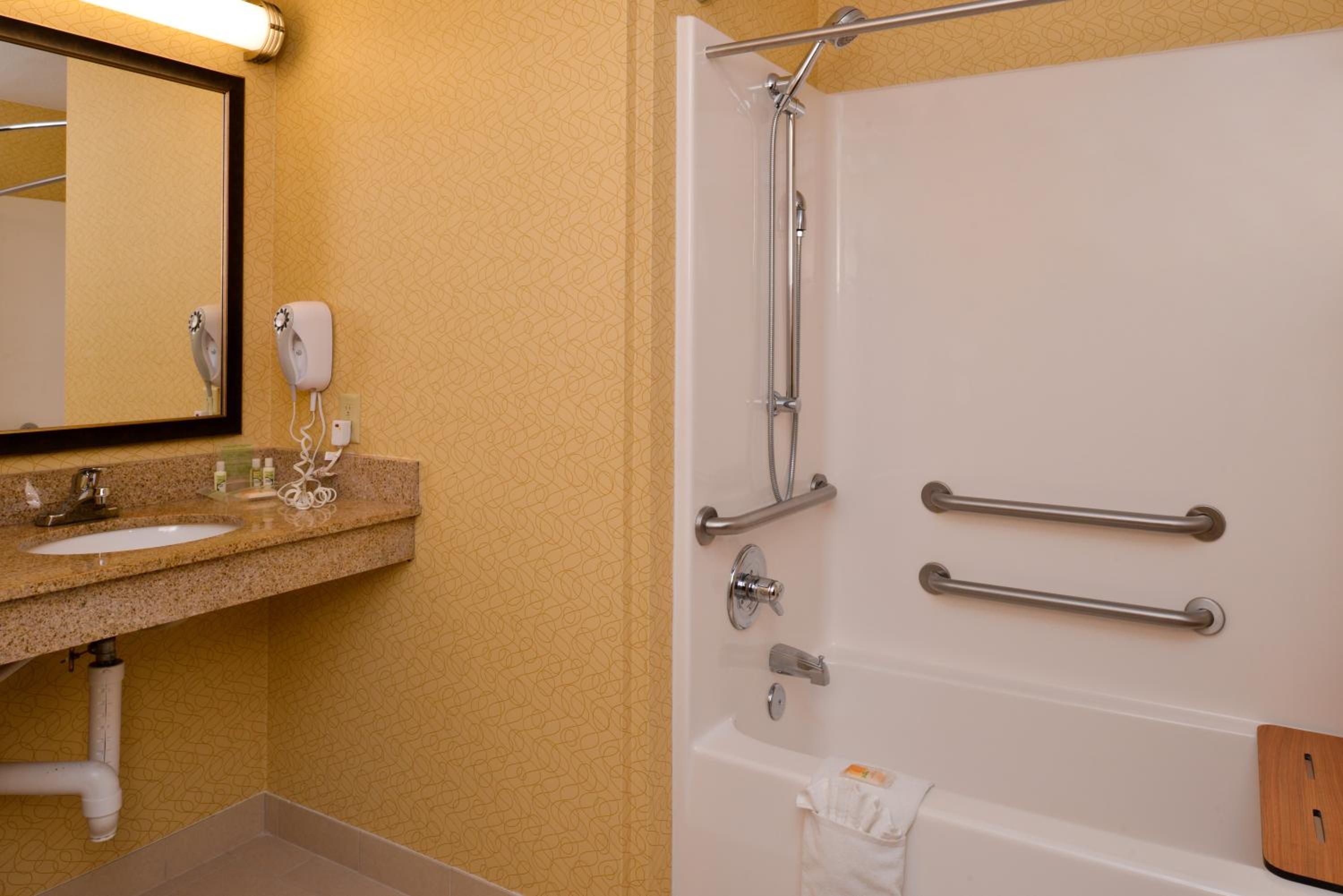 King Room with Roll-In Shower - Disability Access - Photo 2