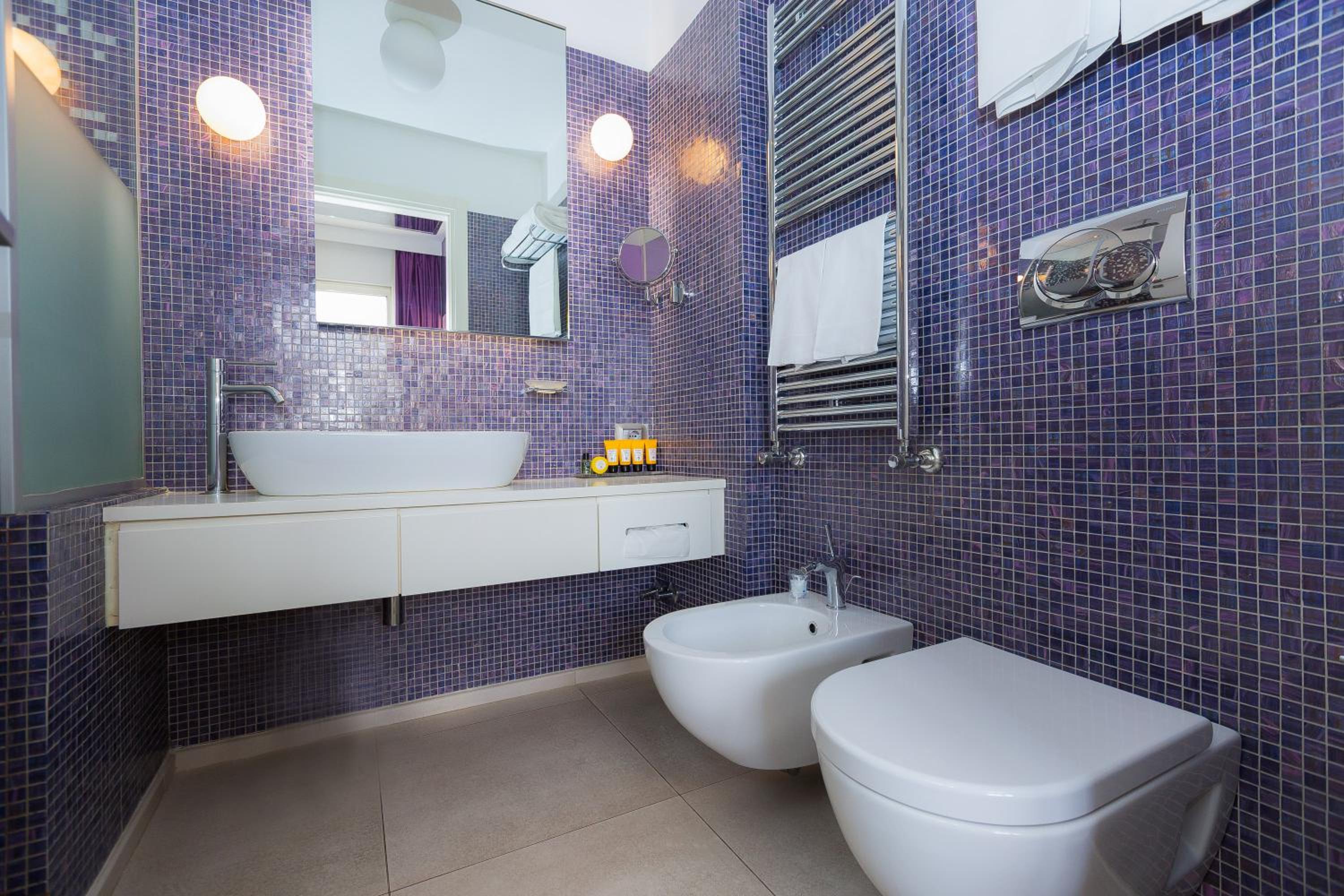 Deluxe Double Room thumbnail 5