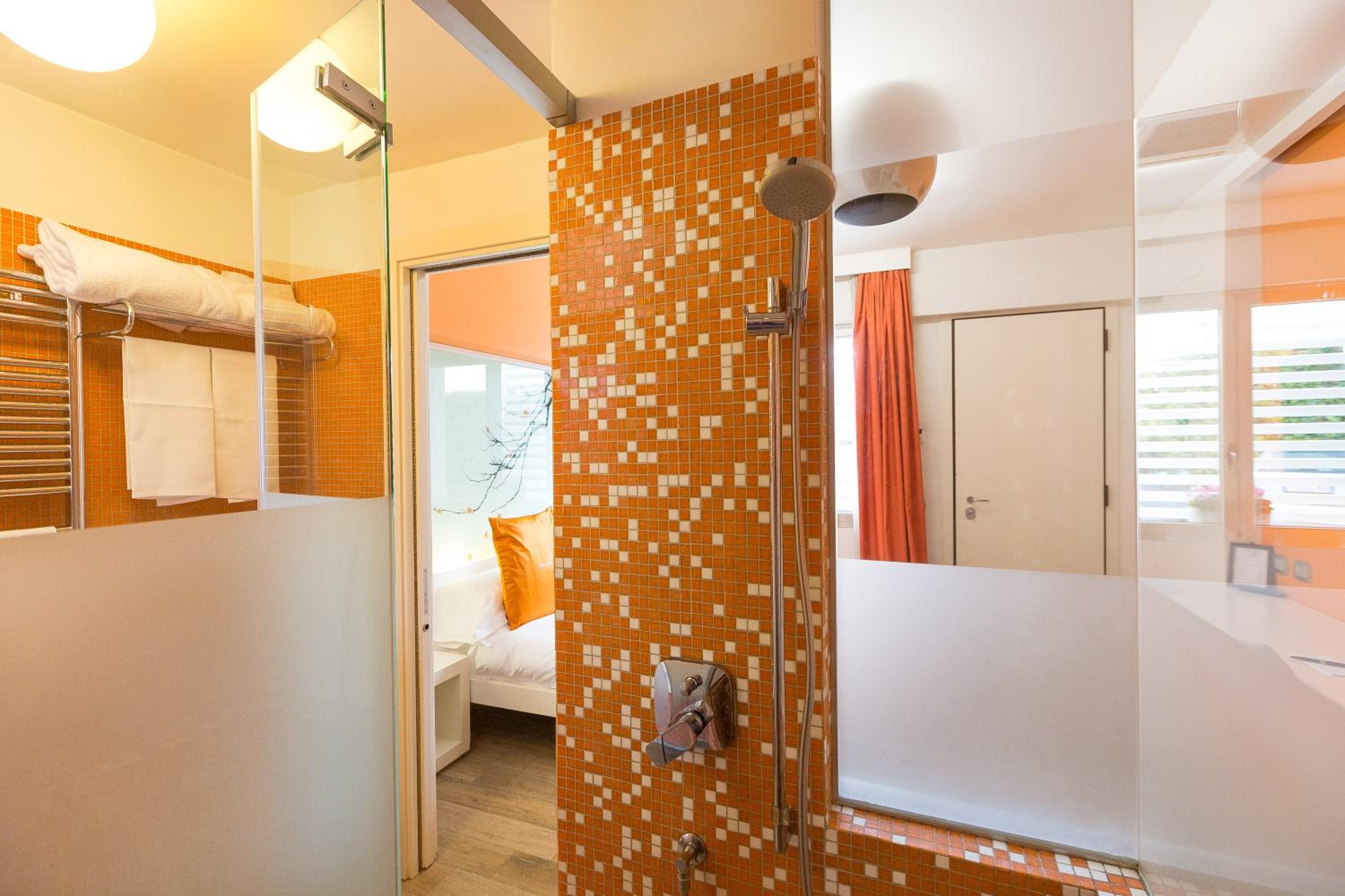 Double Room thumbnail 5