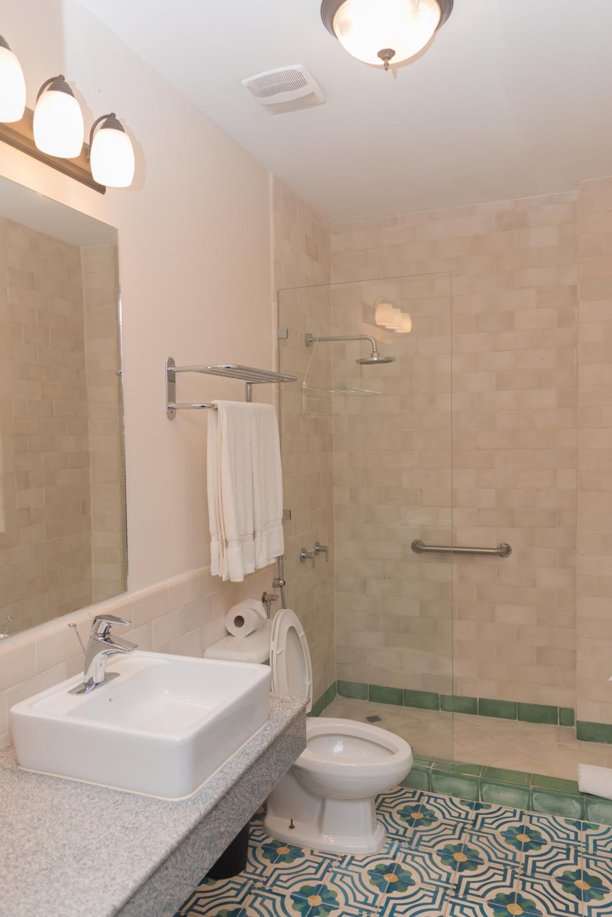 Deluxe King Room photo 2