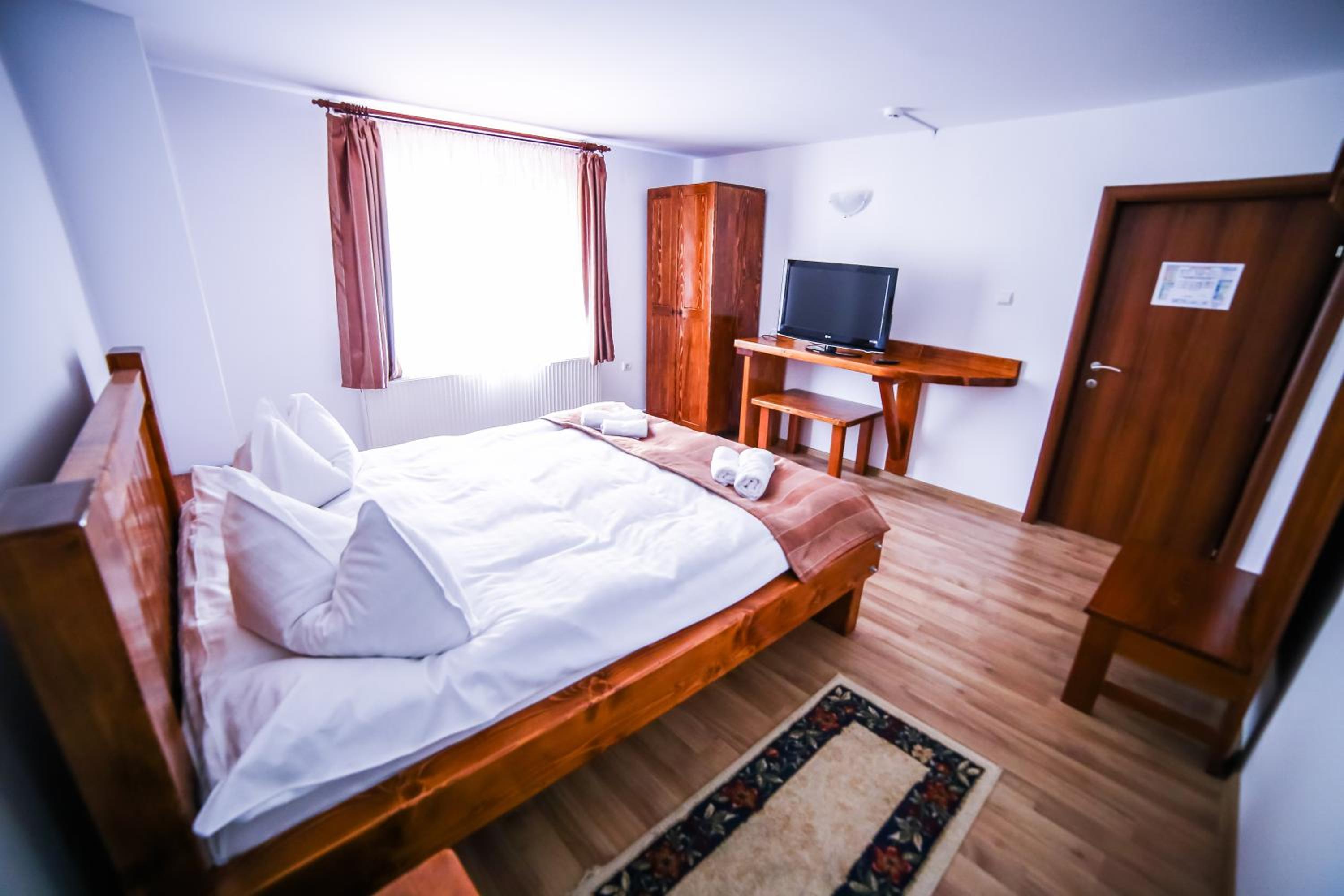 Deluxe Double Room with Balcony photo 2
