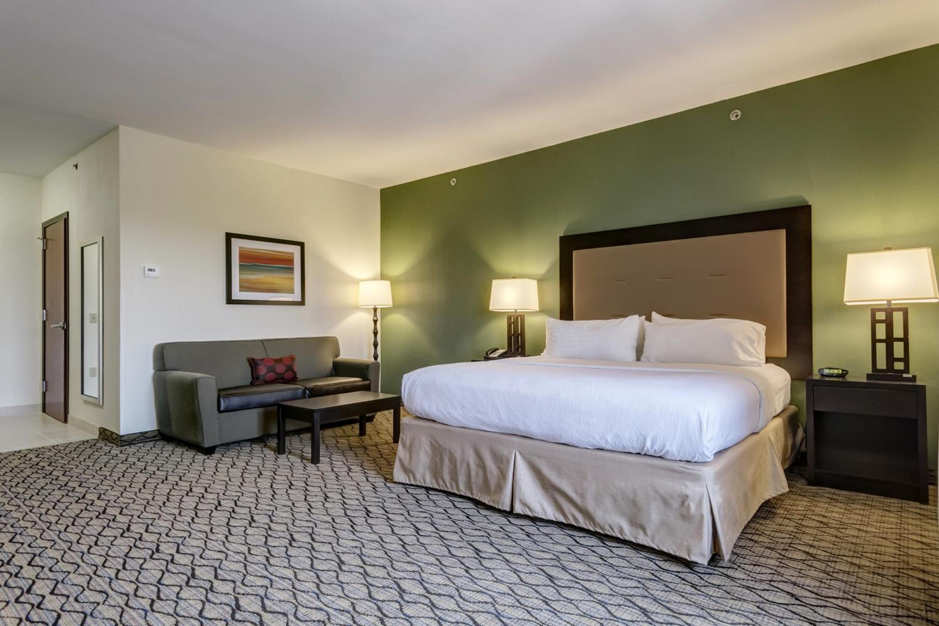 Standard King Room - Photo 6