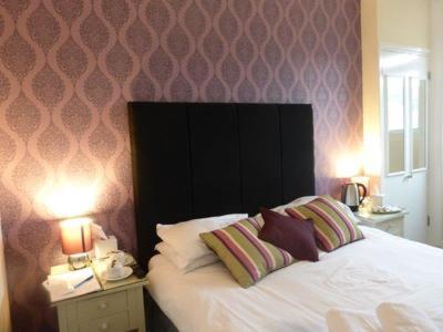 Double Room with Private Bathroom photo 3