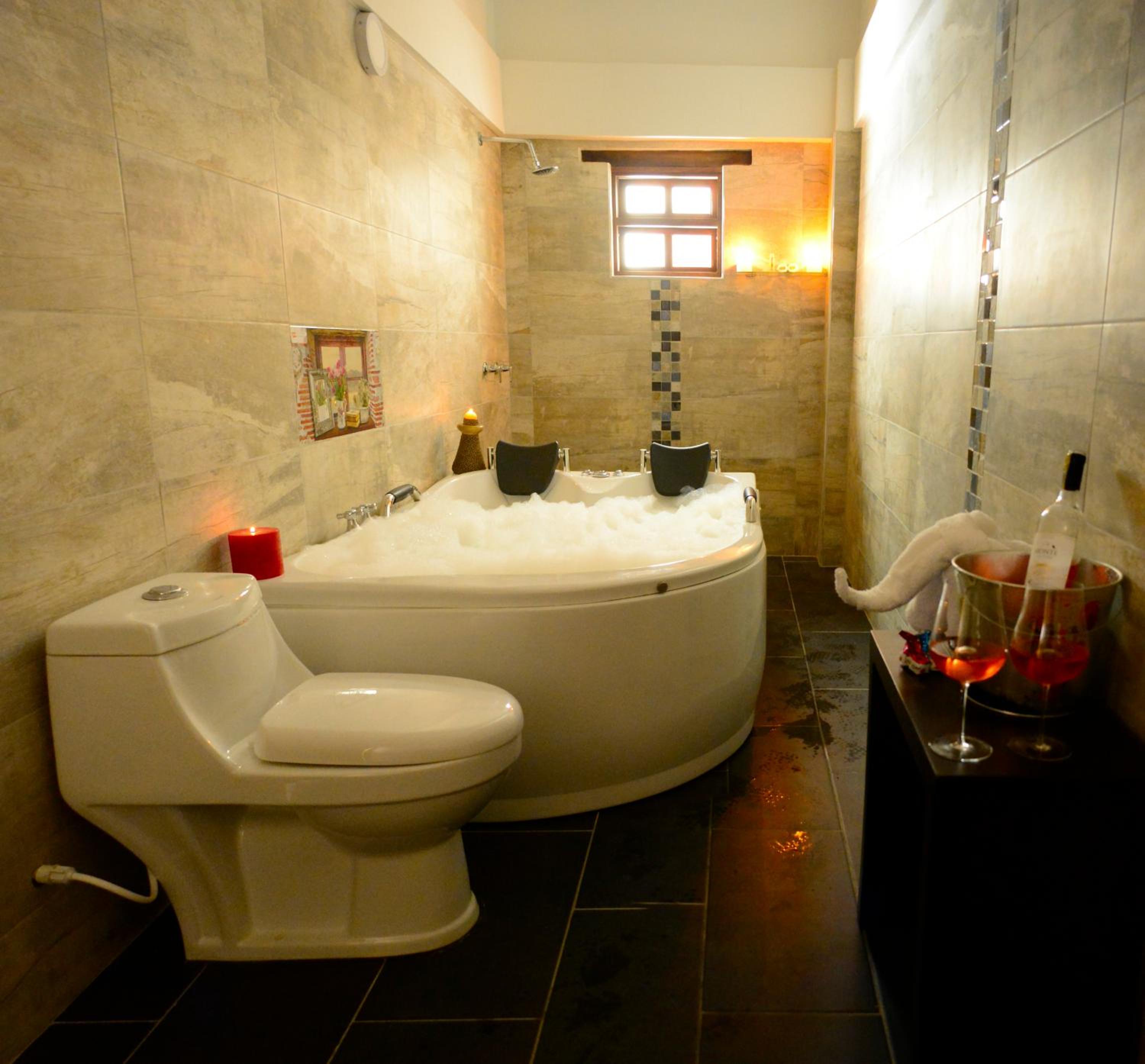 Deluxe Suite with Spa Bath photo 3