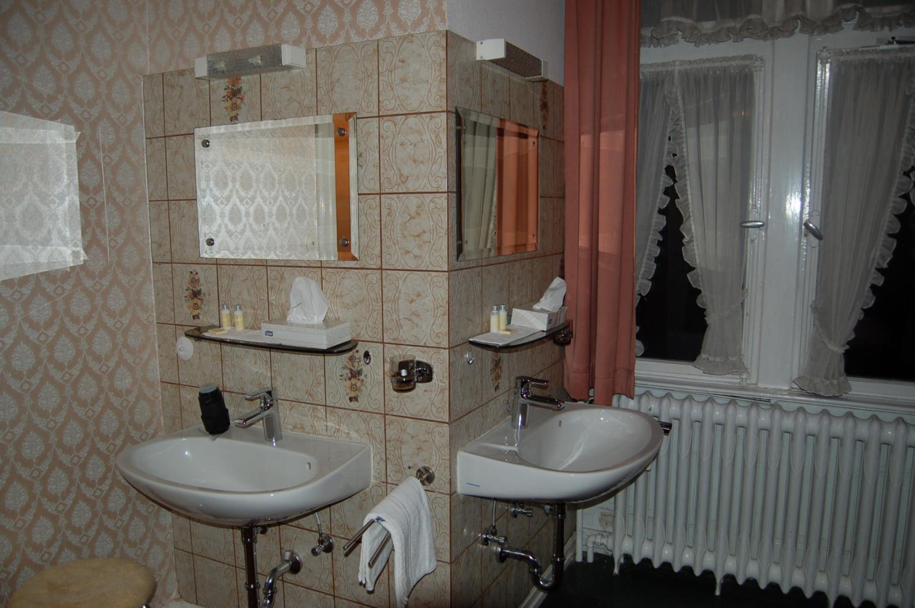 Original Elvis Room - Photo 8