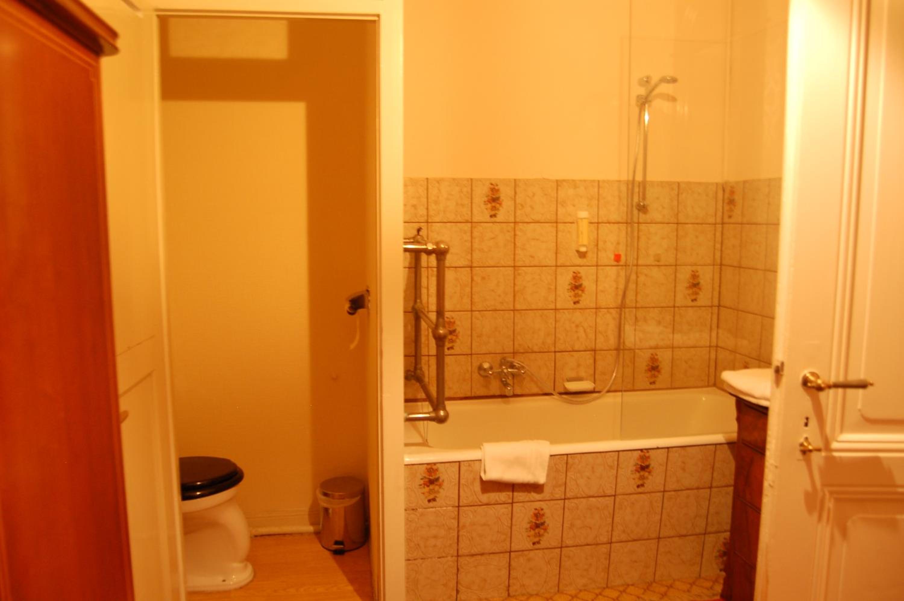 Original Elvis Room - Photo 10