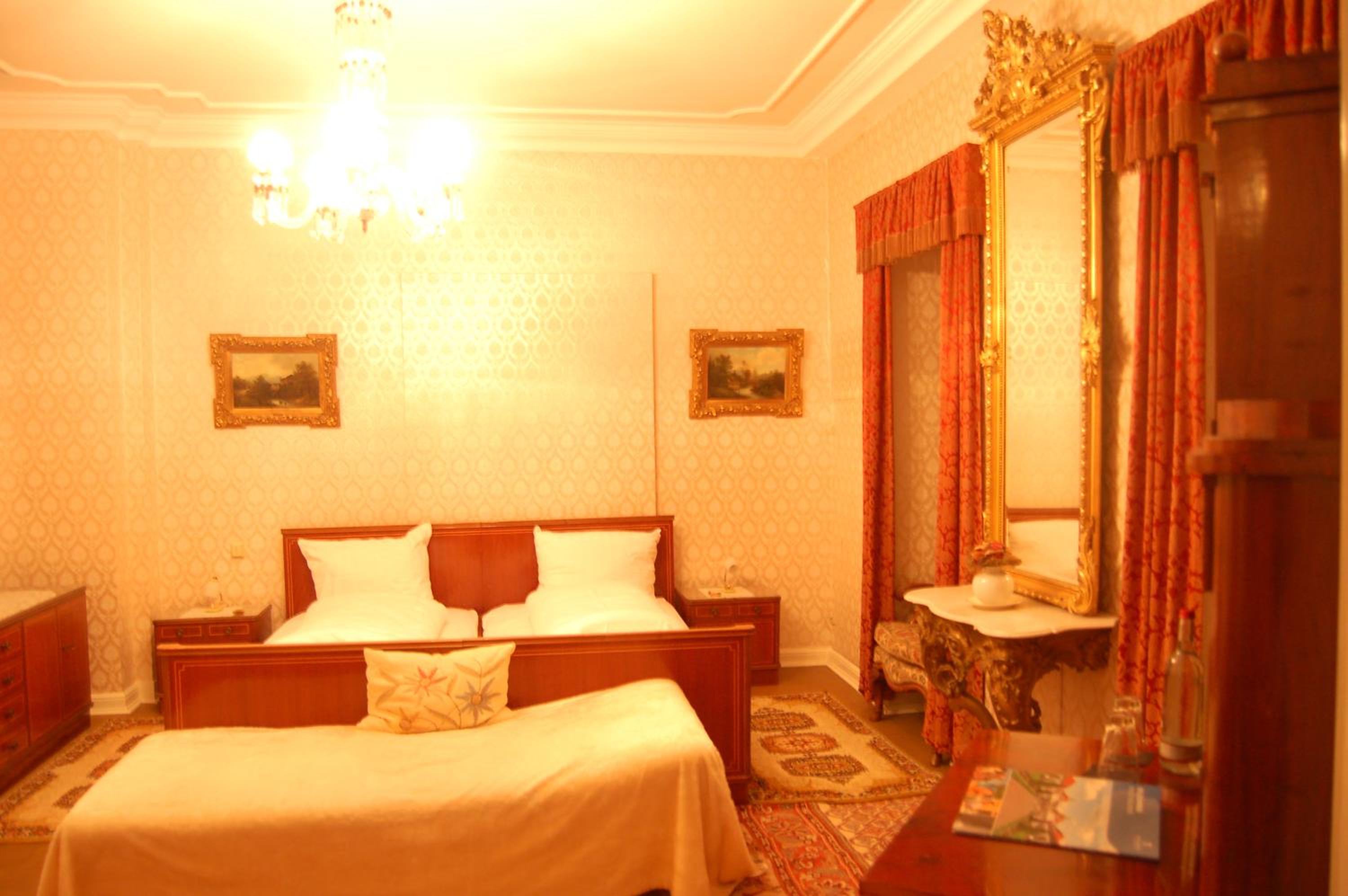 Original Elvis Room - Photo 11