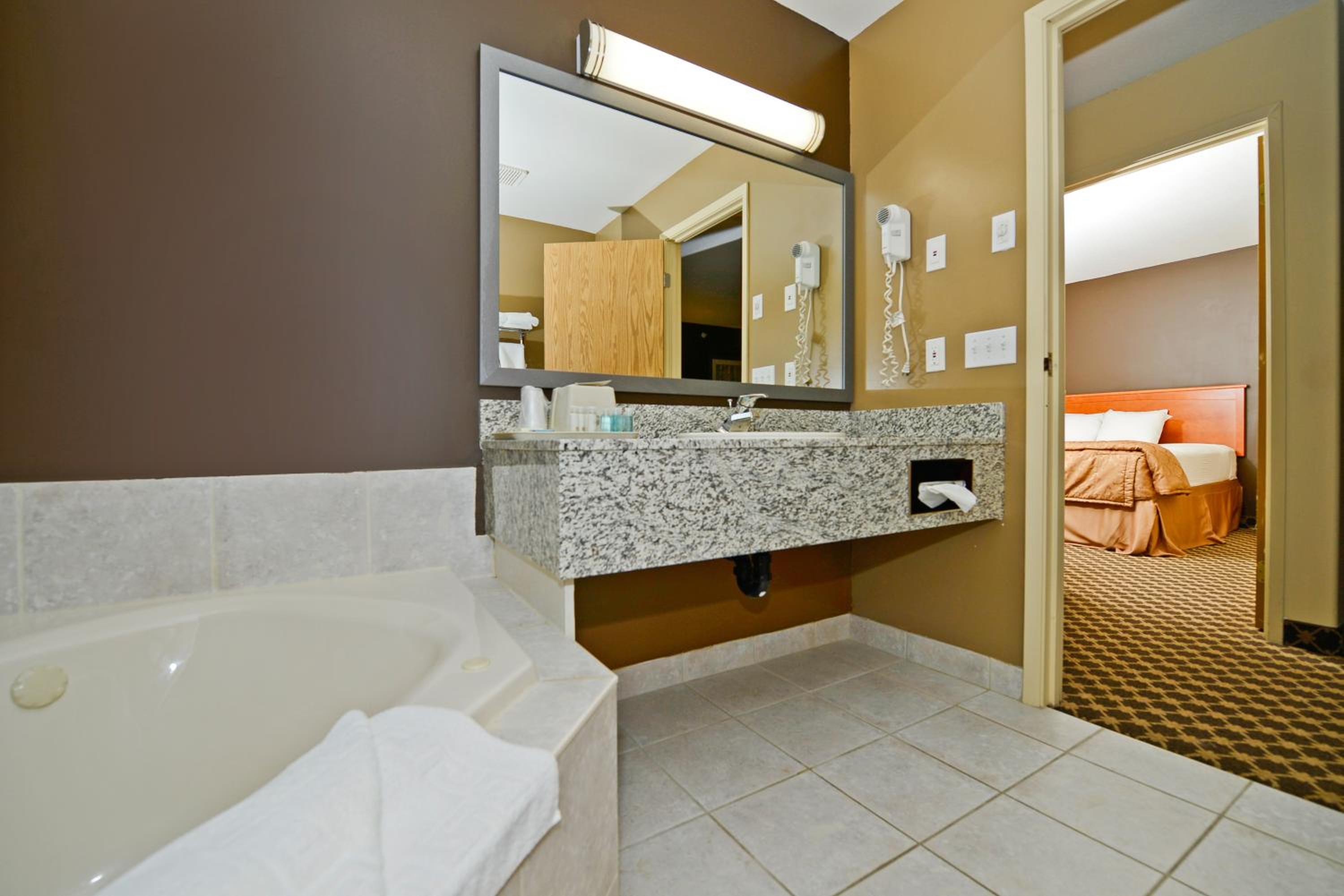 Two-Bedroom Queen Suite with Sofa Bed - Photo 4