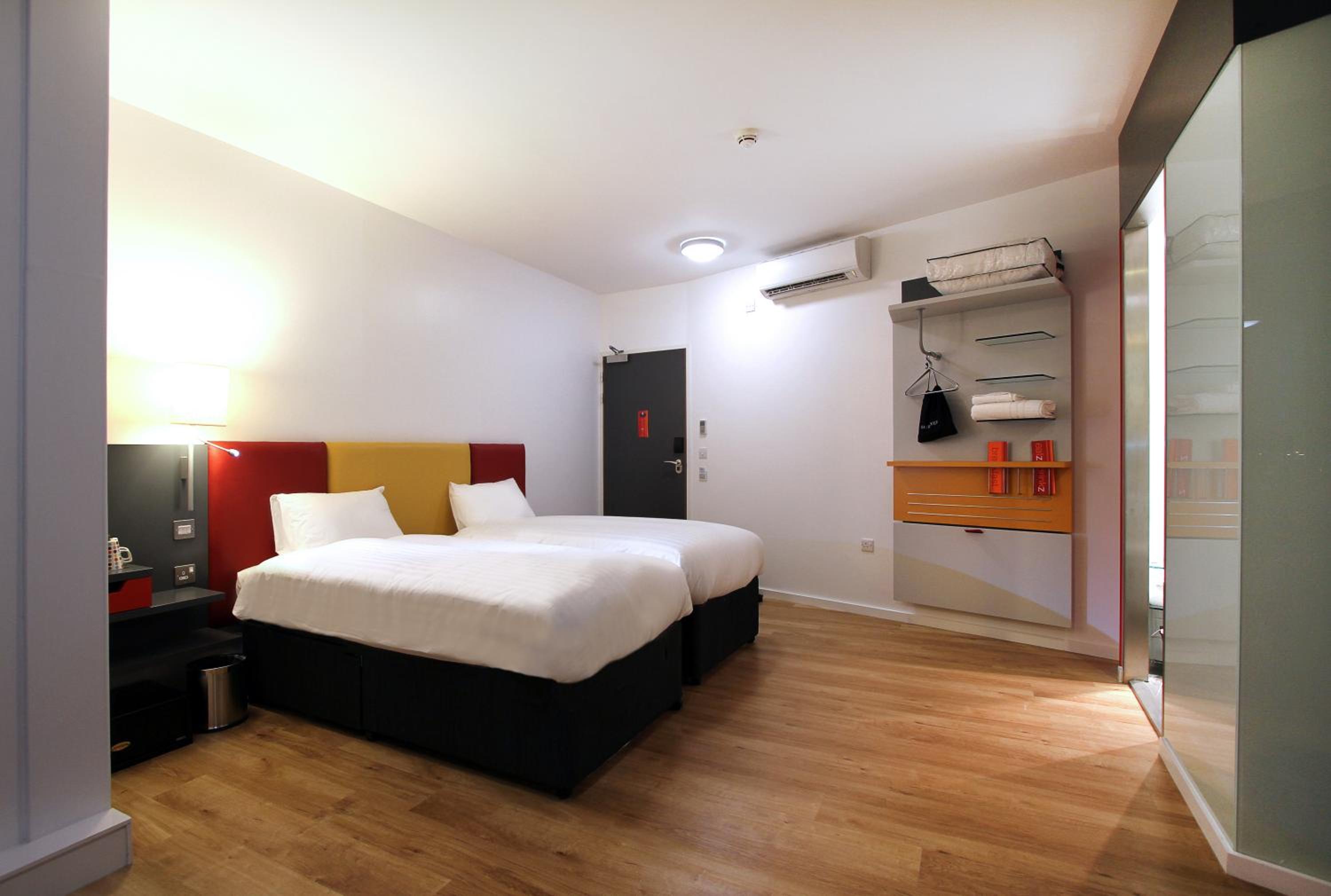 Twin Room - Photo 1