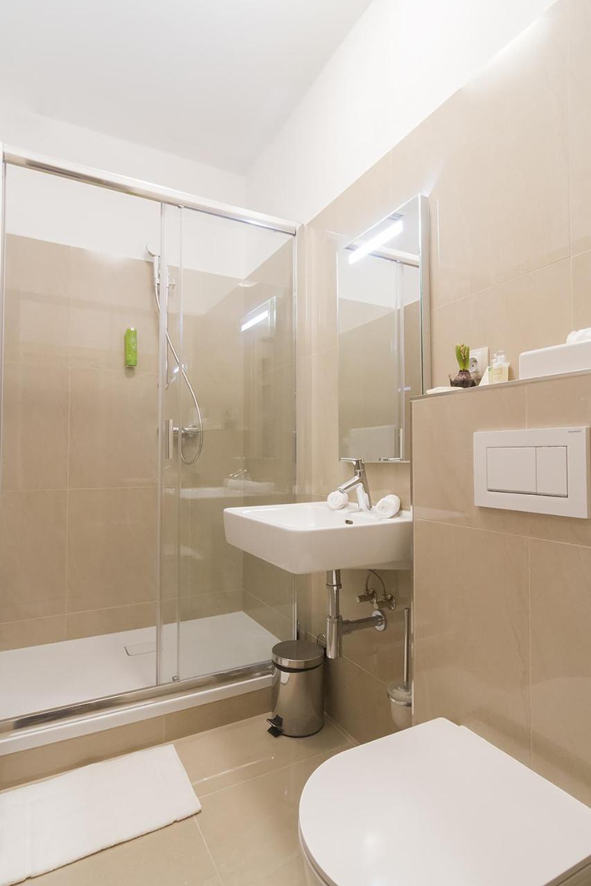 Double Room - Photo 7