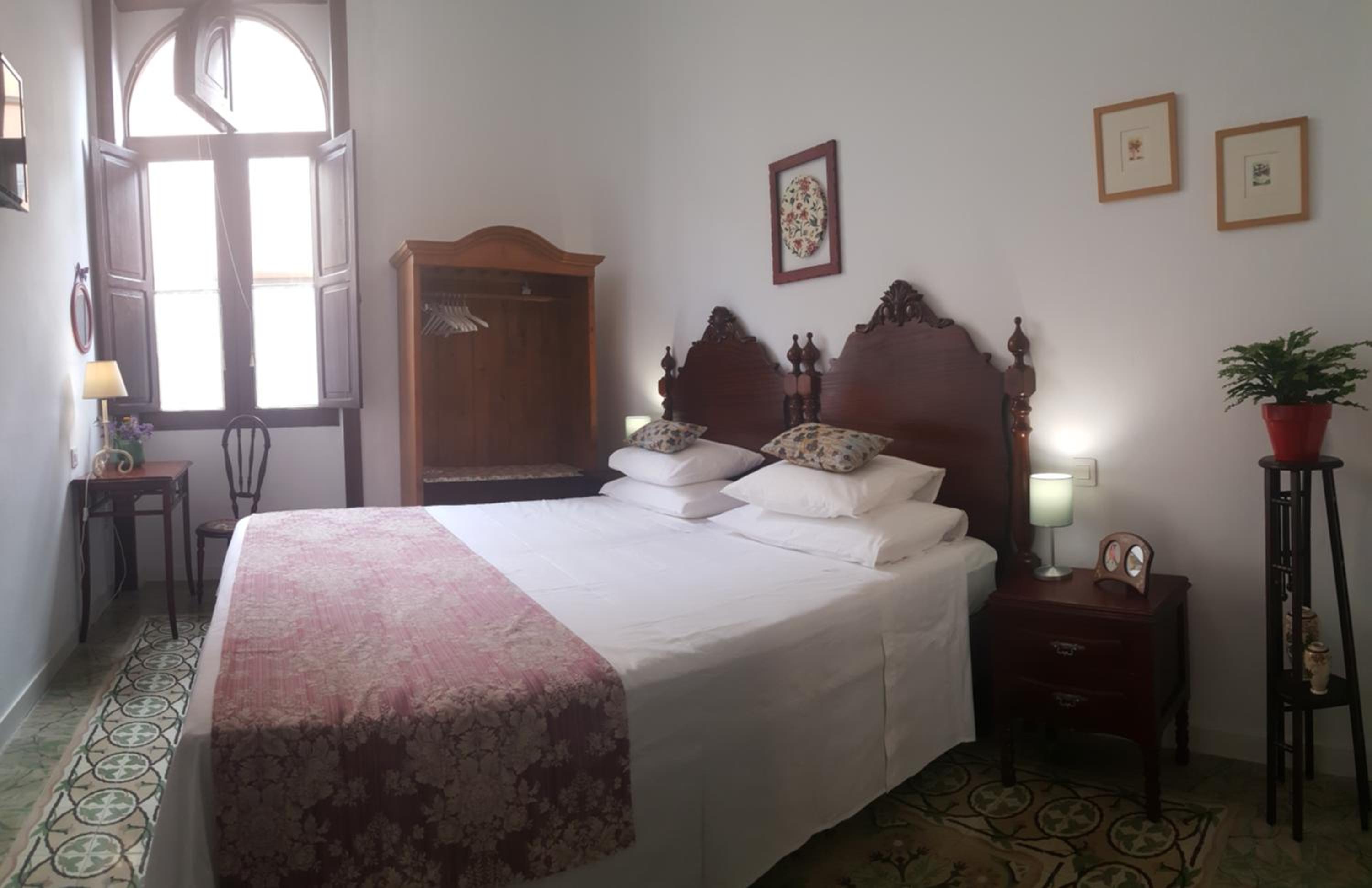 Deluxe King Room - Photo 1