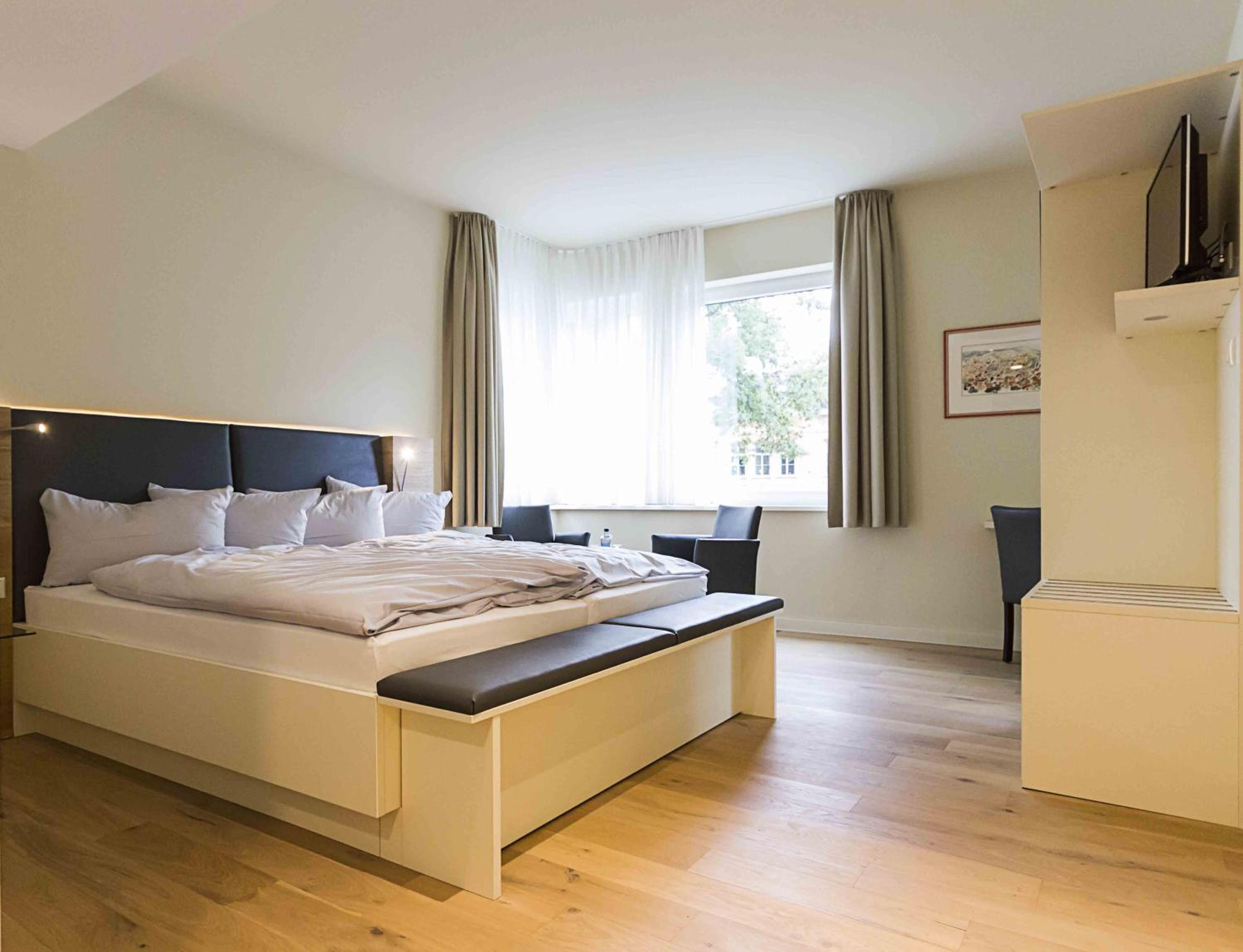 Large Double Room - Photo 5