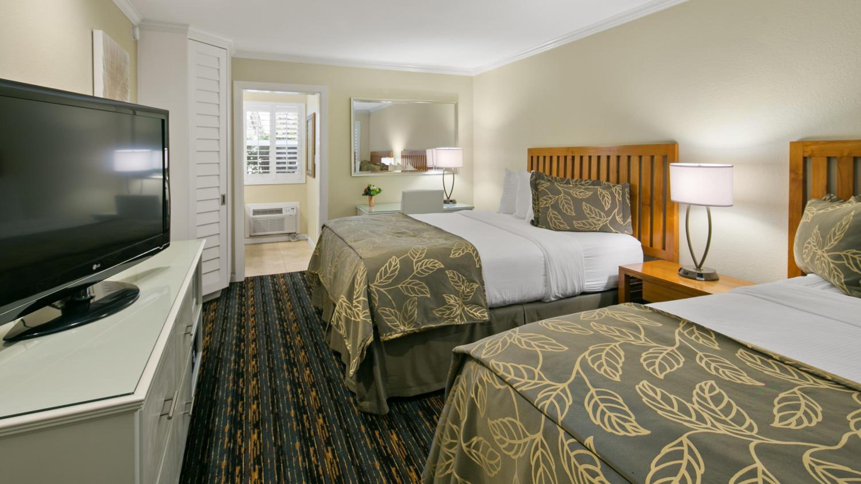 Standard Room, 2 Queen Beds - Photo 6