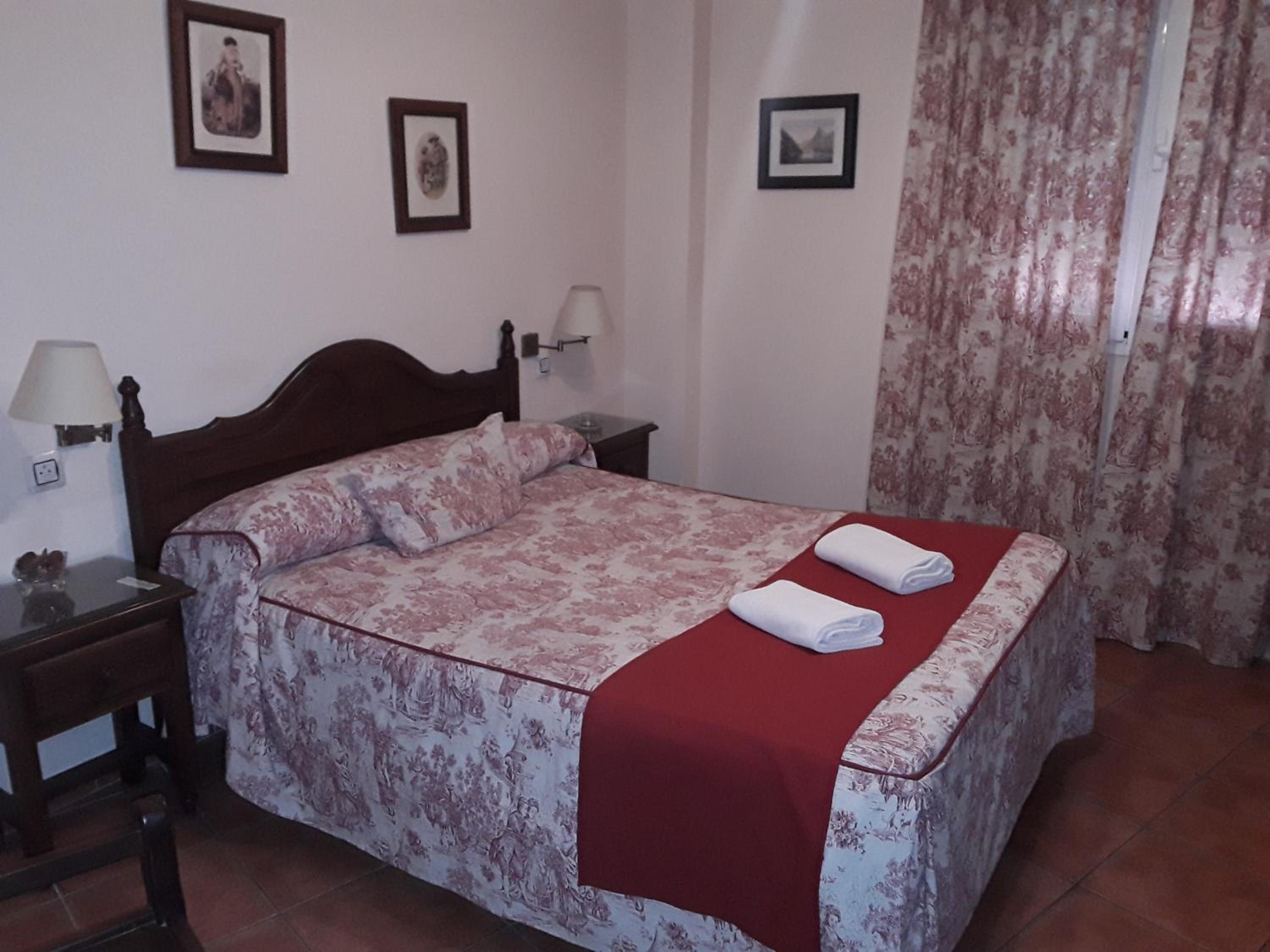 Double Room with Private Bathroom - Photo 4