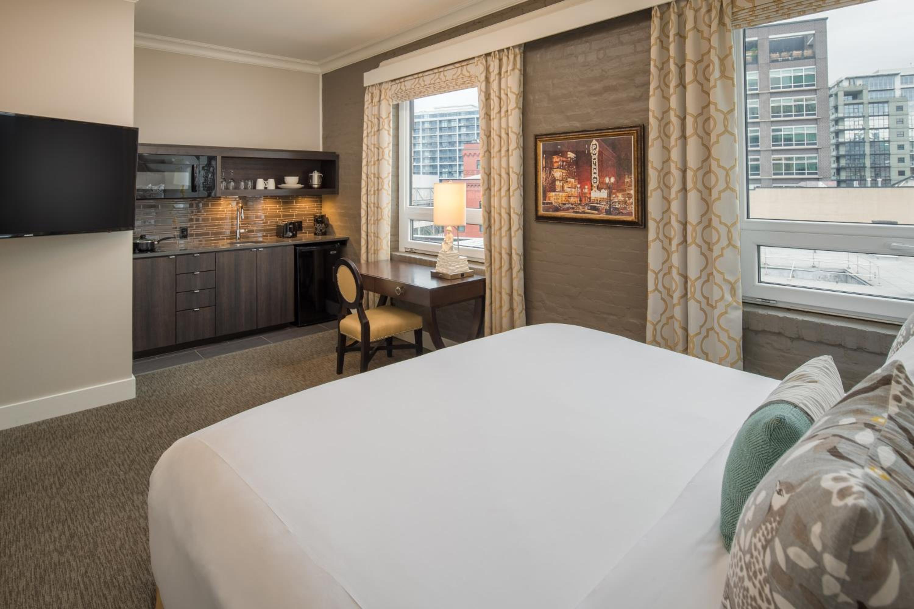 Deluxe King Room with Kitchen