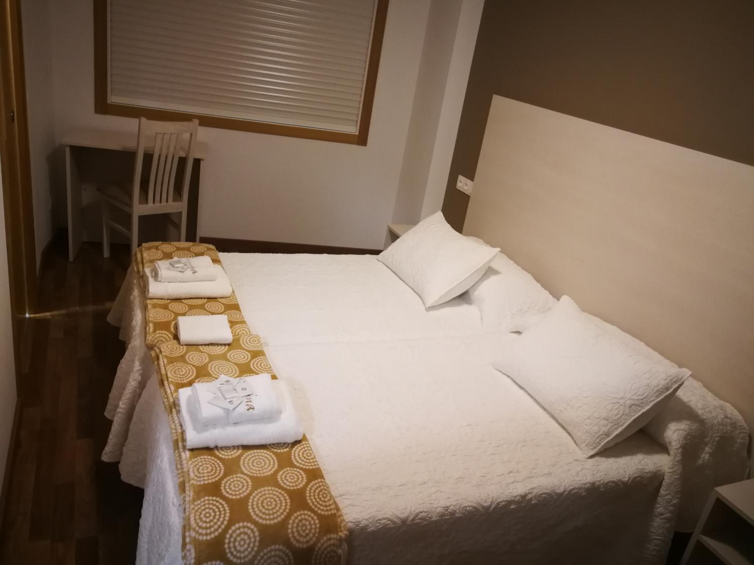 Twin Room - Photo 3