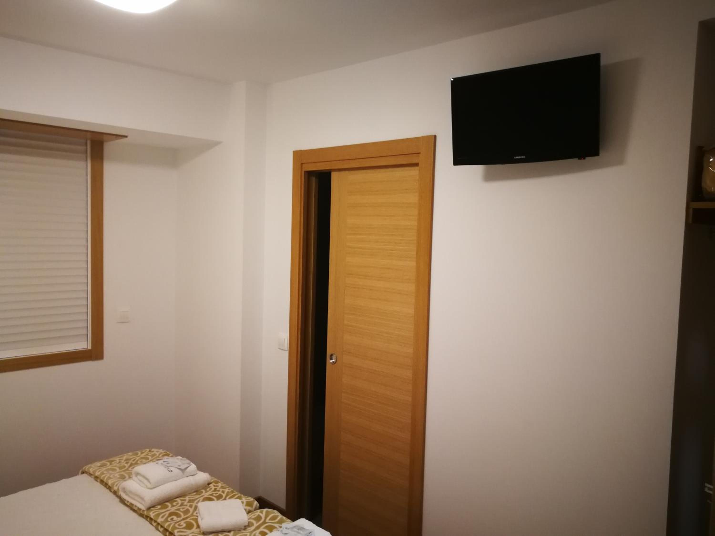 Twin Room - Photo 5