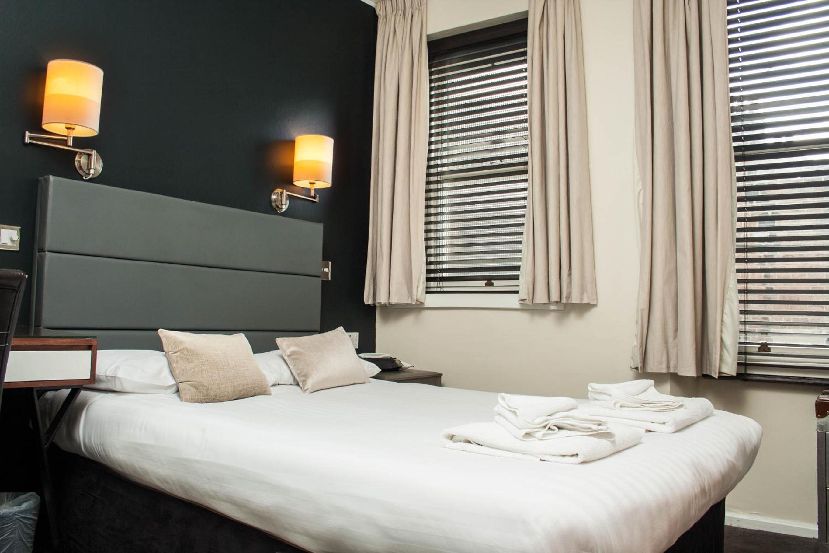 Small Double Room - Photo 6