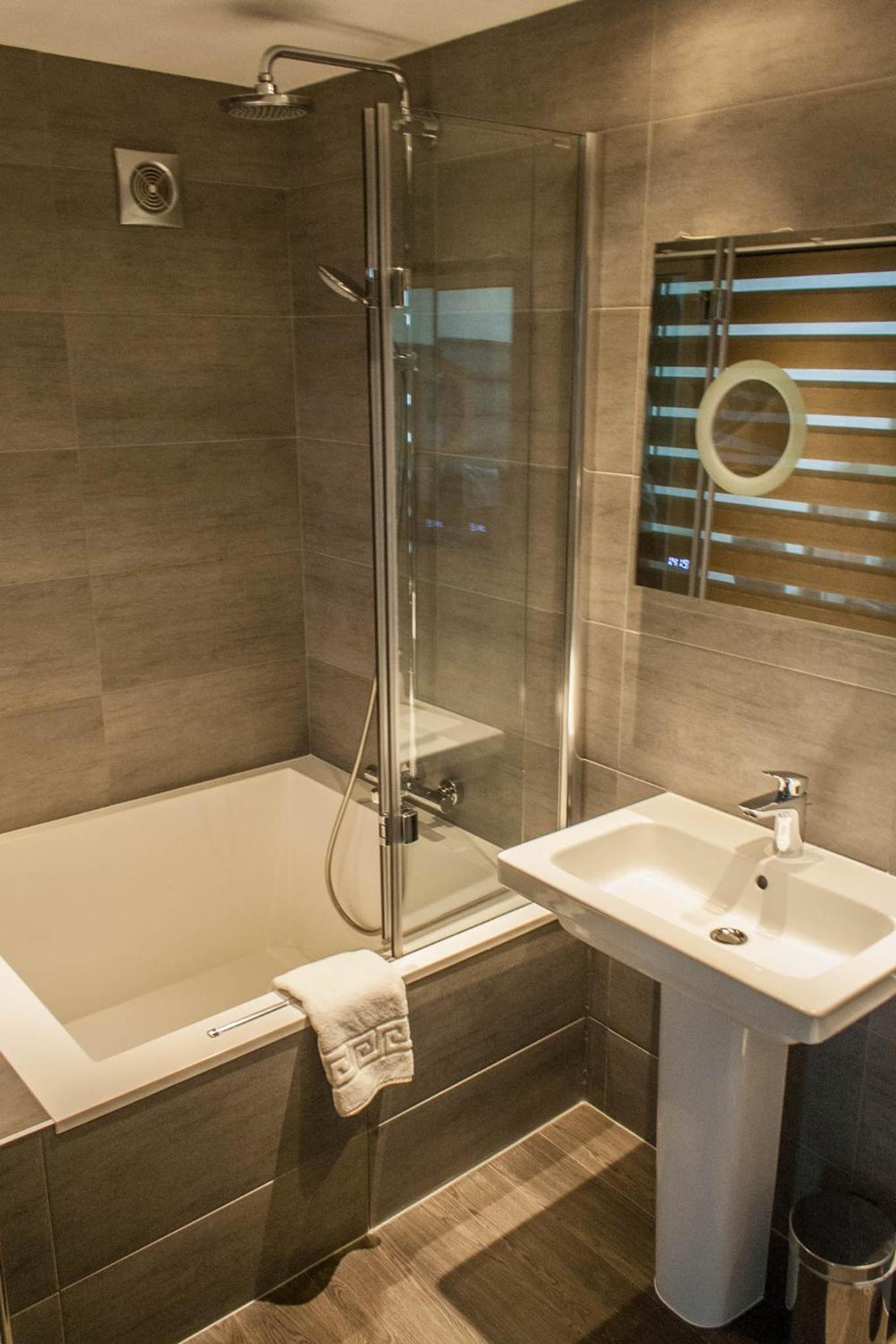 Executive Room - Photo 5
