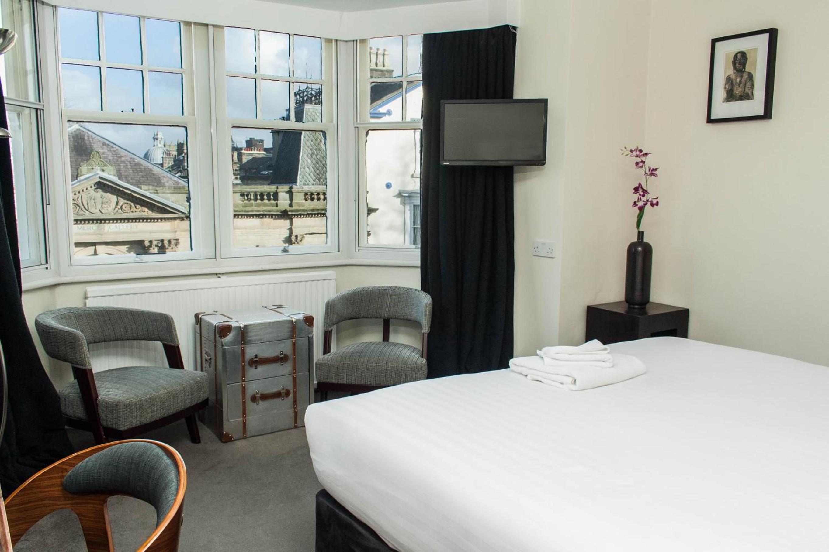 Double Room - Photo 16