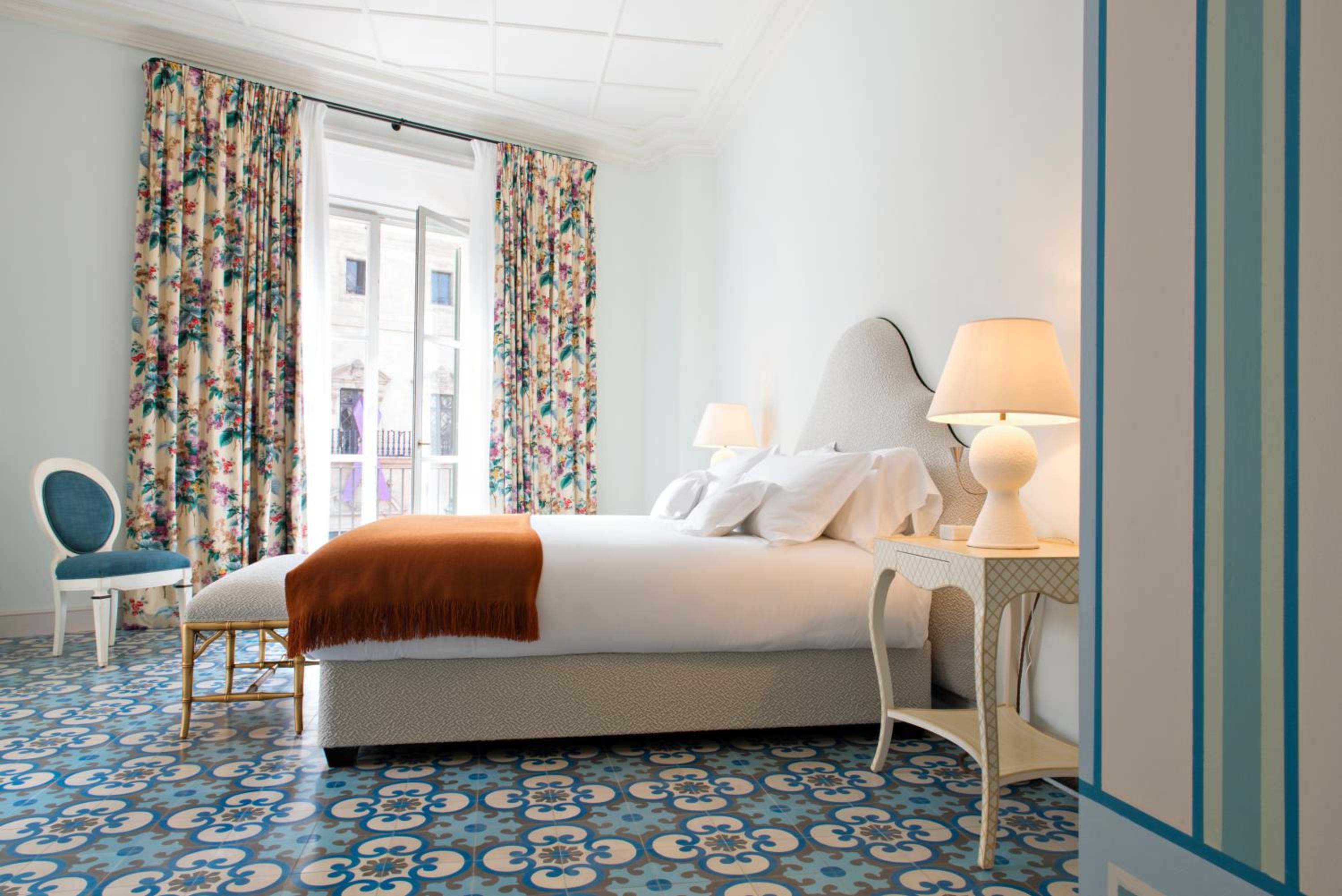Deluxe Junior Suite thumbnail 6