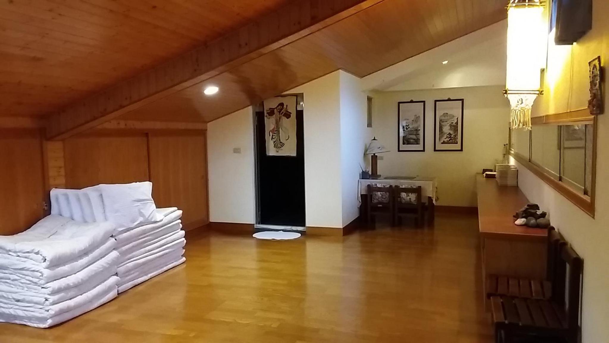 Family Room with Mountain View photo 1